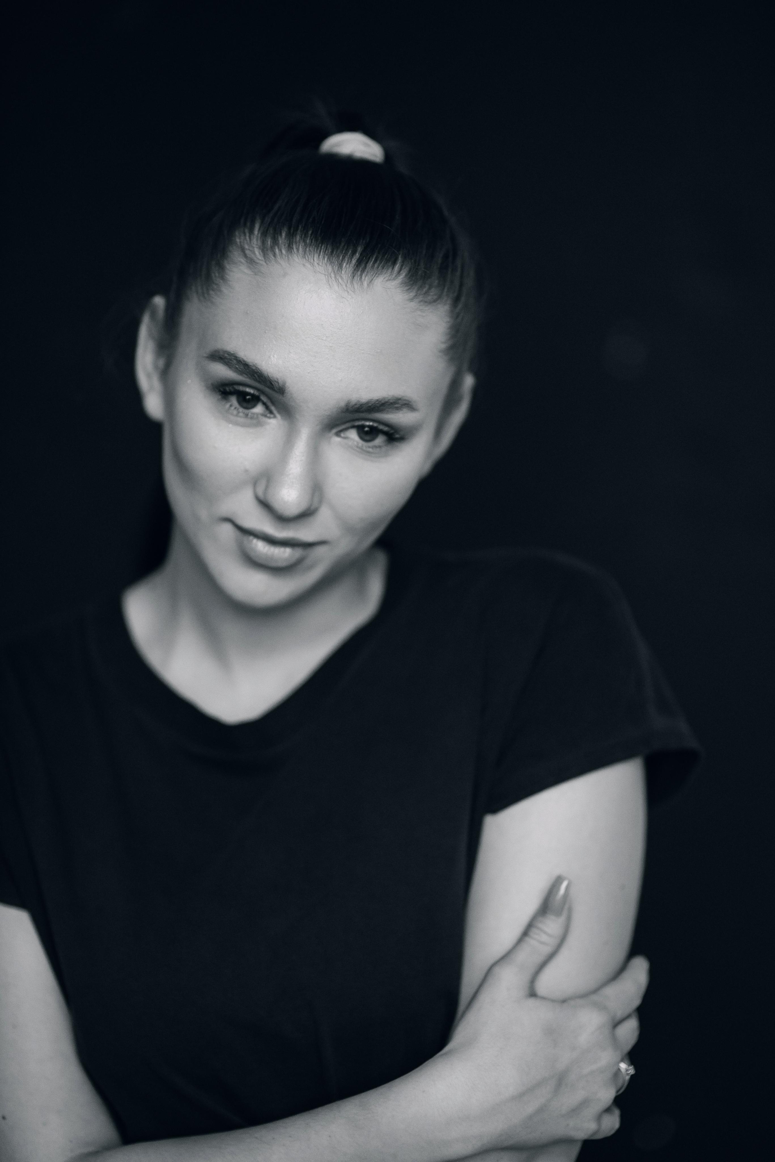 Лиза, чб. Бренд-фотограф для экспертов и блогеров в Москве Влада Горбовская