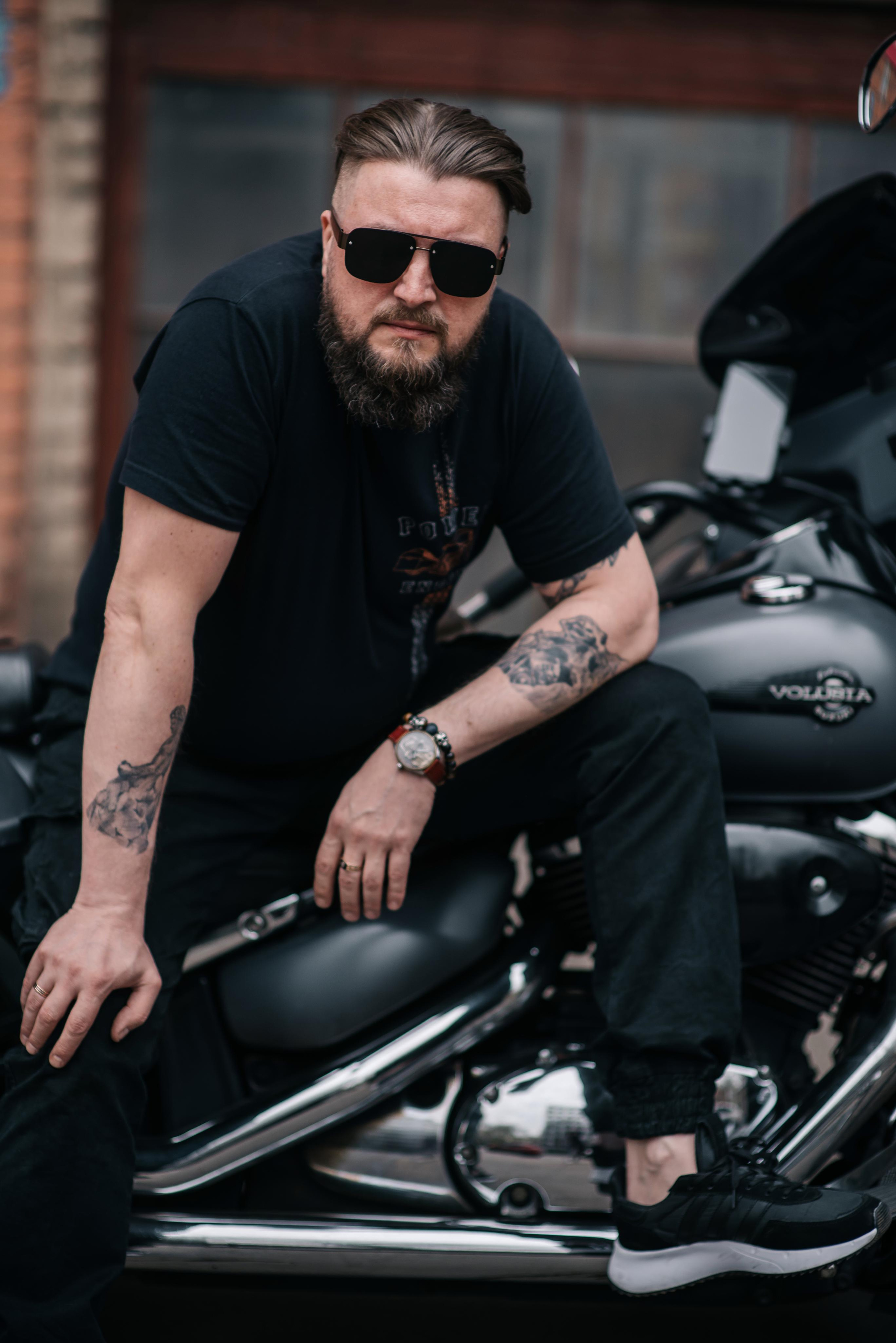Алексей, байкер, профайлер. Бренд-фотограф для экспертов и блогеров в Москве Влада Горбовская