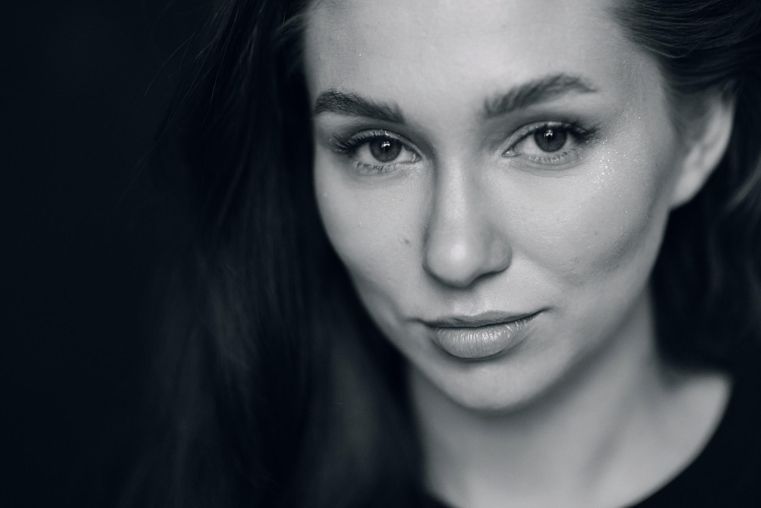 Лиза, чб. Бренд-фотограф для экспертов и блогеров в Москве Влада Горбовская