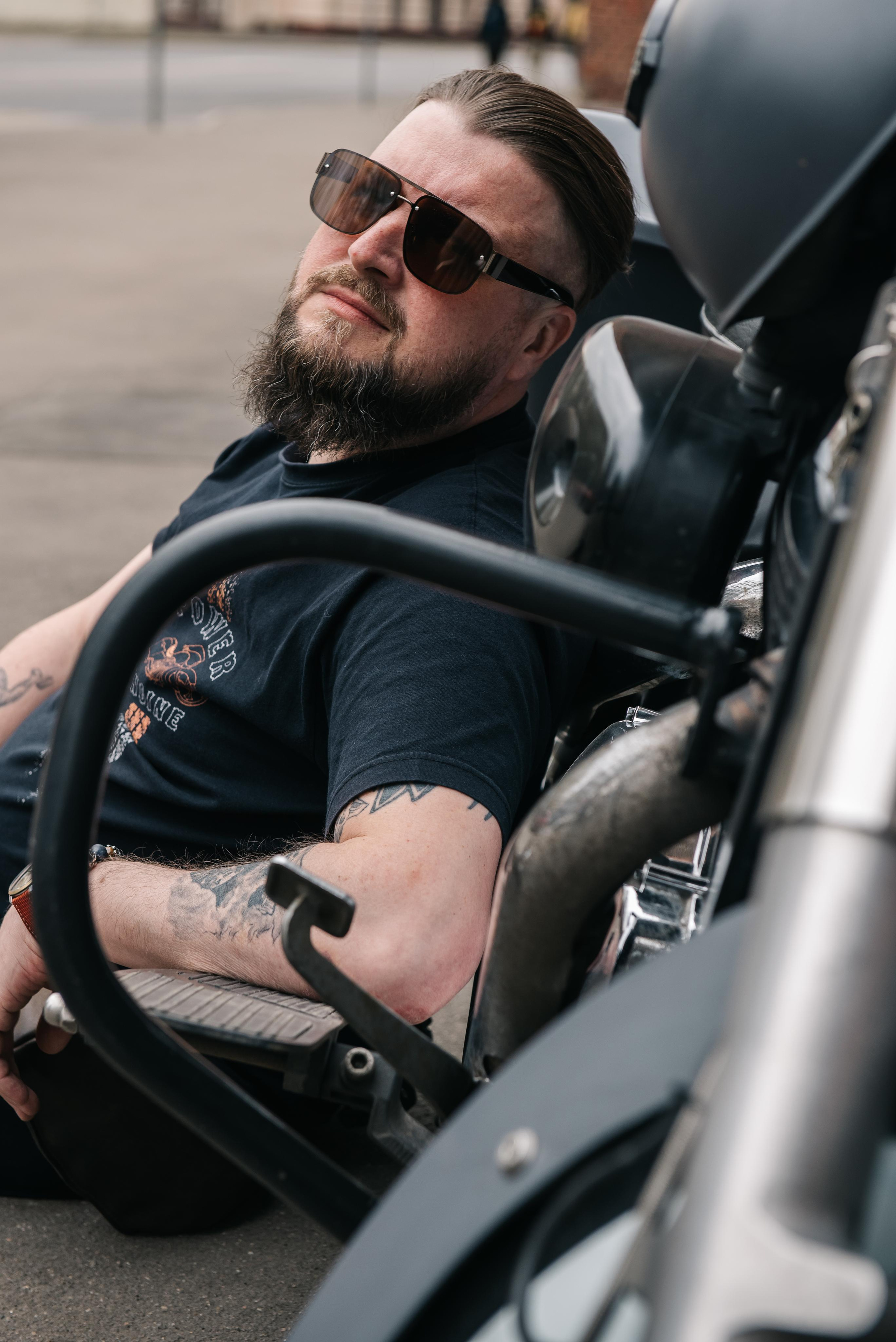 Алексей, байкер, профайлер. Бренд-фотограф для экспертов и блогеров в Москве Влада Горбовская