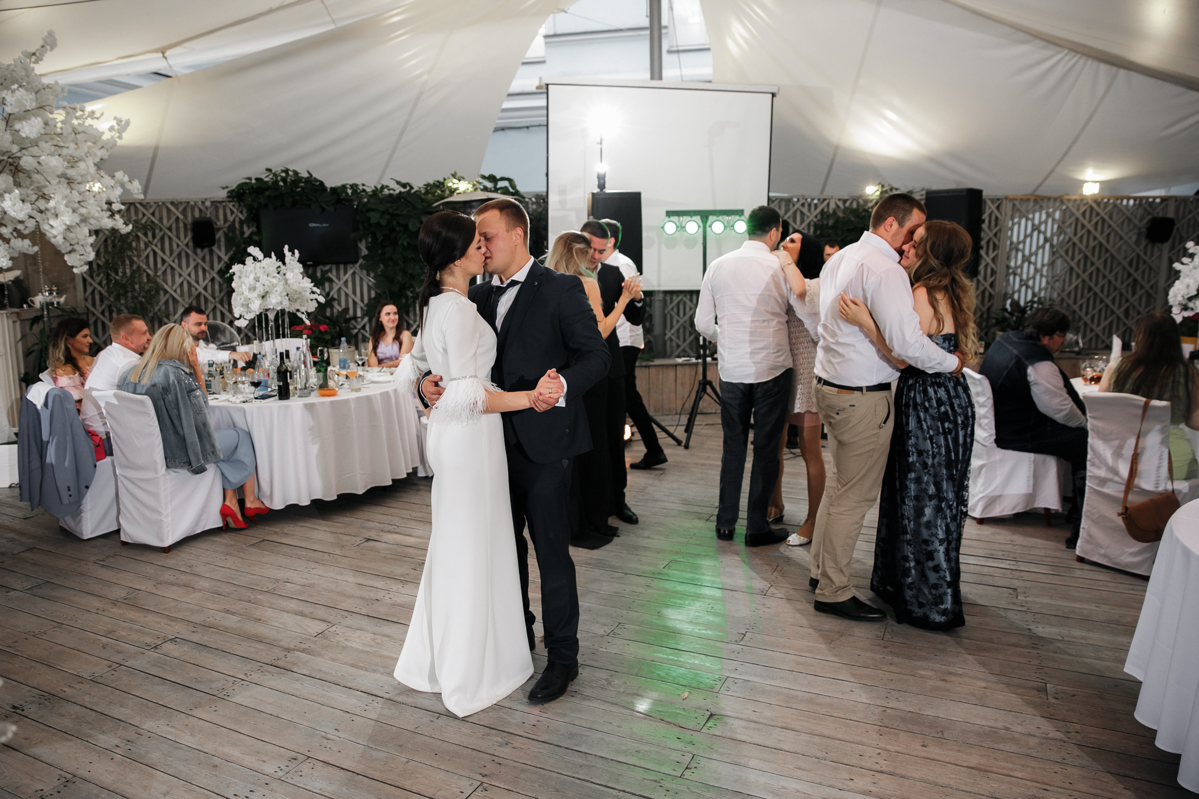 Белое платье, белый ролс. Свадебный фотограф Москва и МО