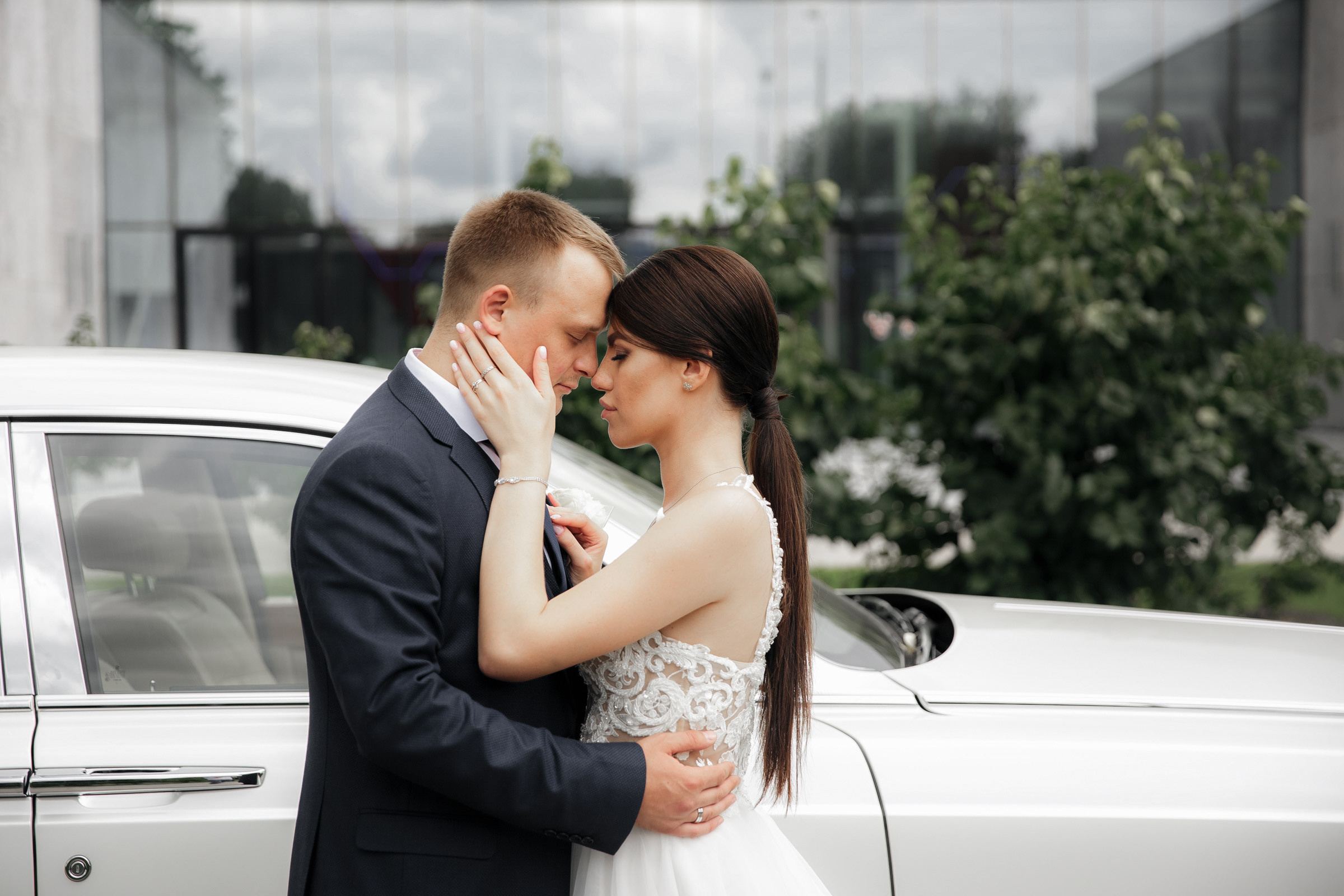 Белое платье, белый ролс. Свадебный фотограф Москва и МО