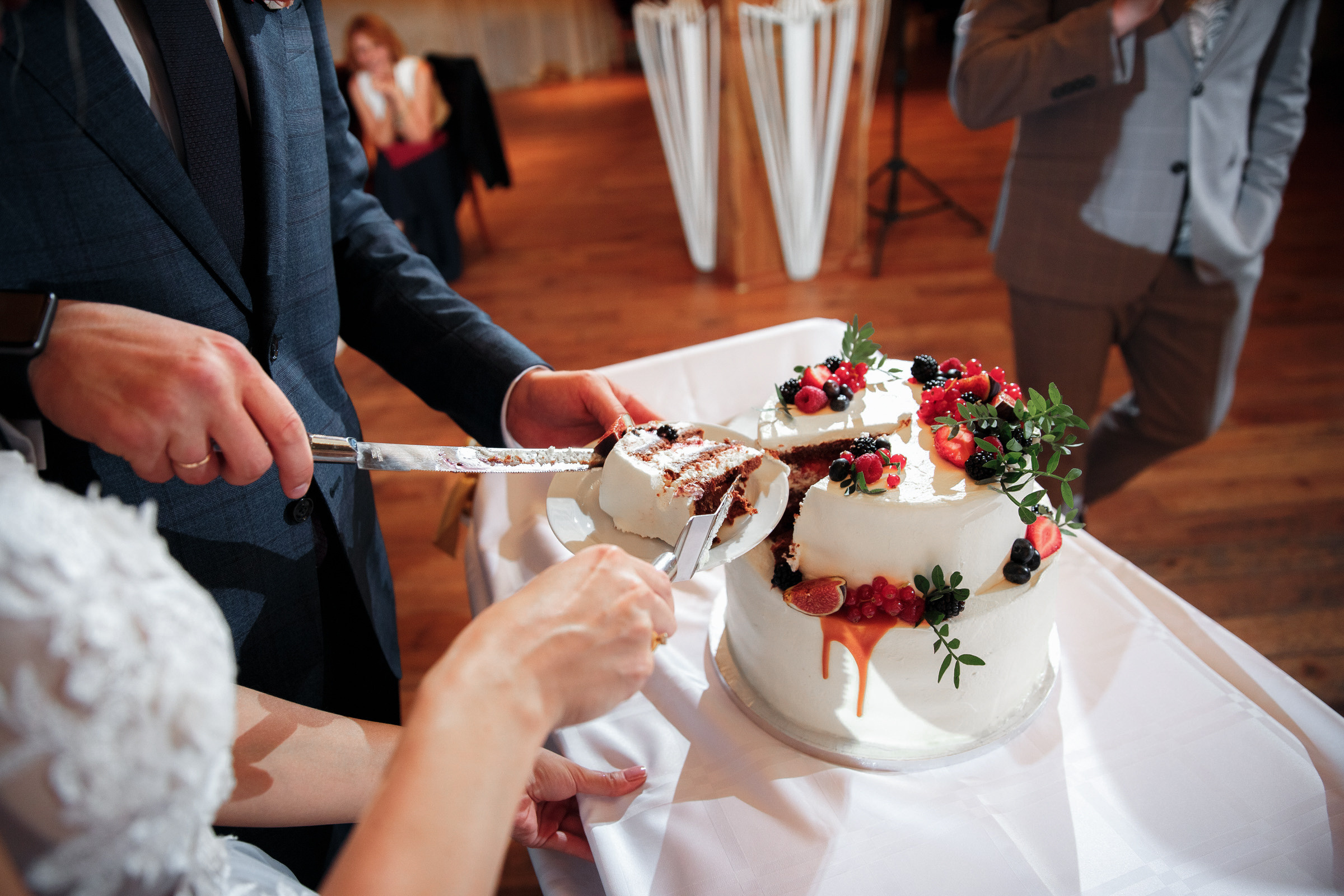 Он, она и красный порш. Свадебный фотограф Москва и МО