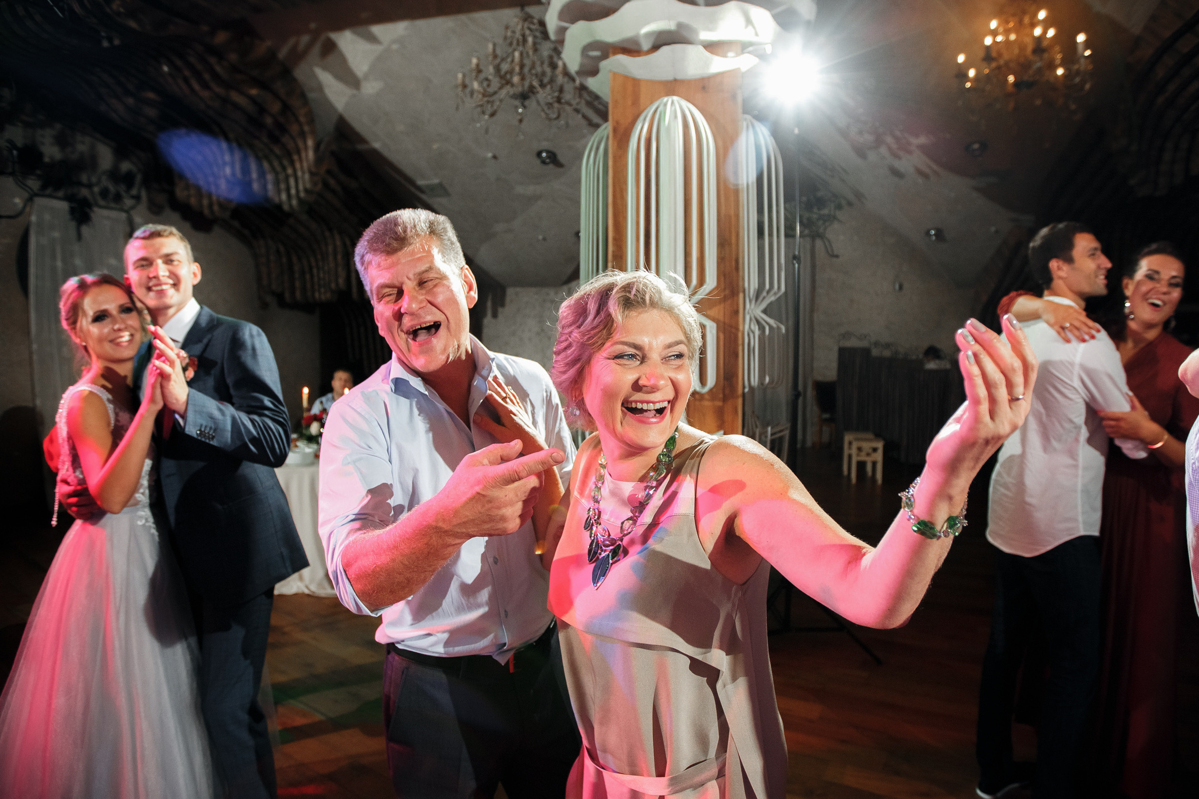 Он, она и красный порш. Свадебный фотограф Москва и МО