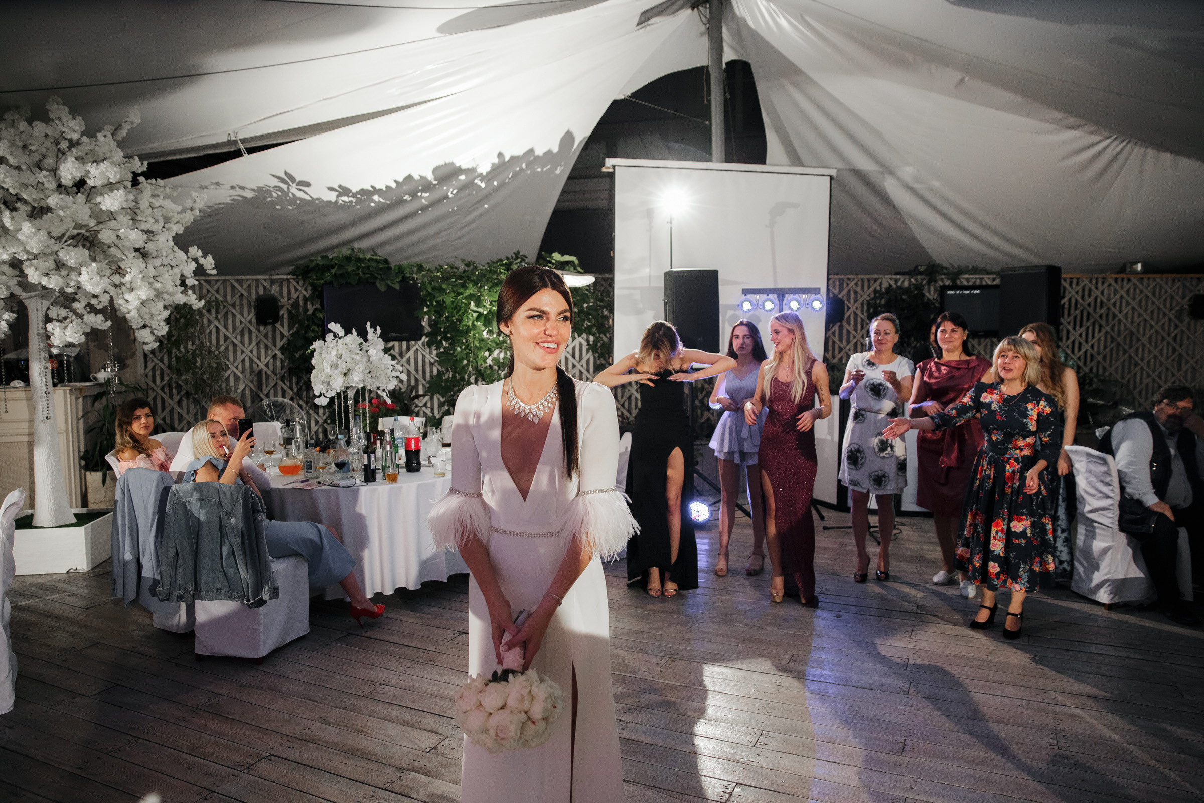 Белое платье, белый ролс. Свадебный фотограф Москва и МО