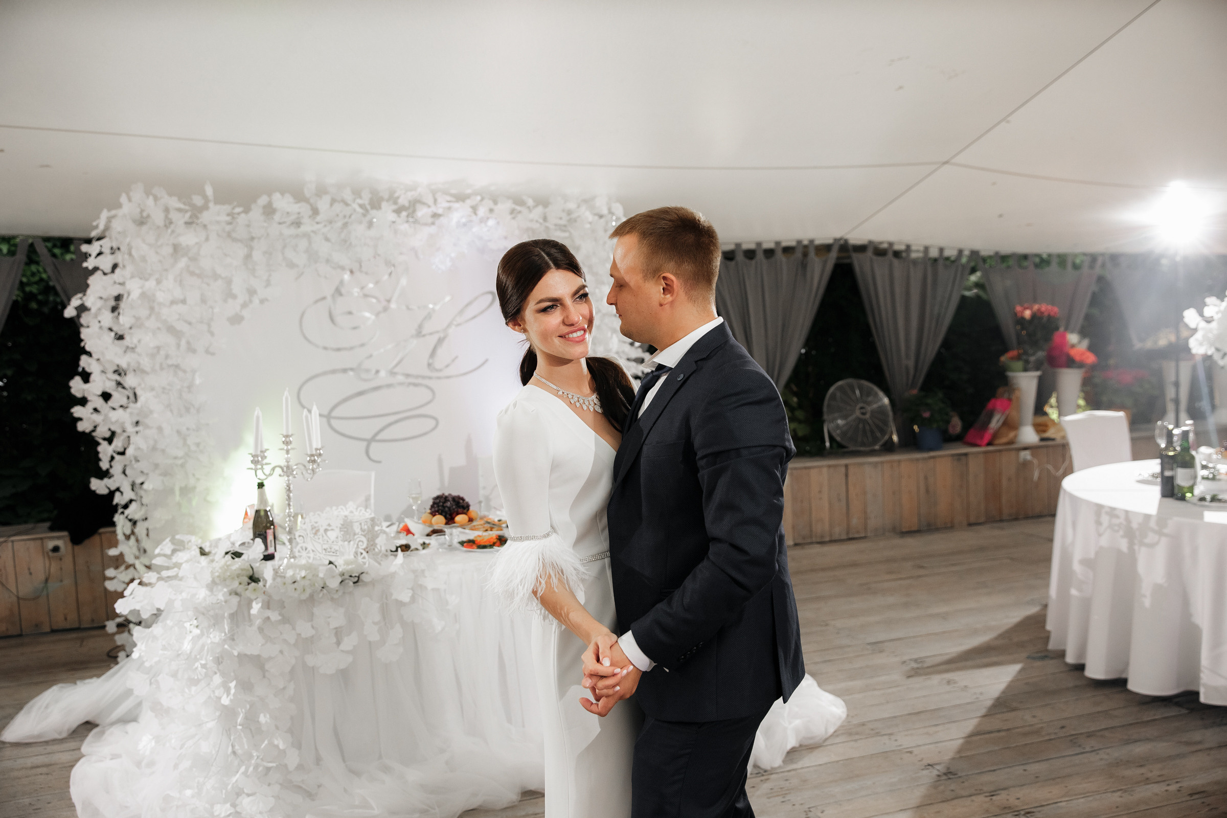 Белое платье, белый ролс. Свадебный фотограф Москва и МО