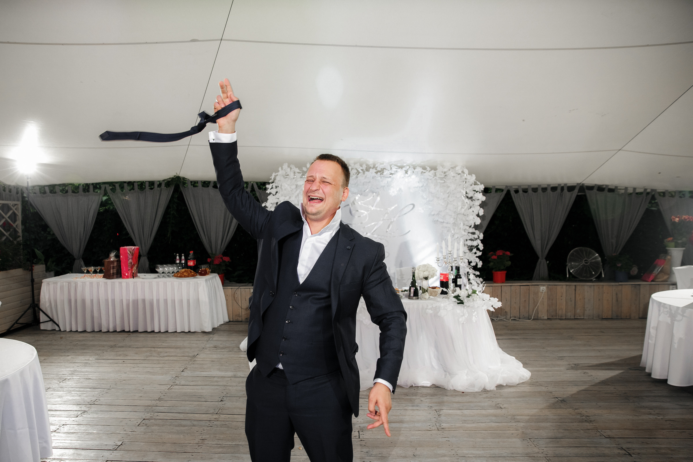 Белое платье, белый ролс. Свадебный фотограф Москва и МО