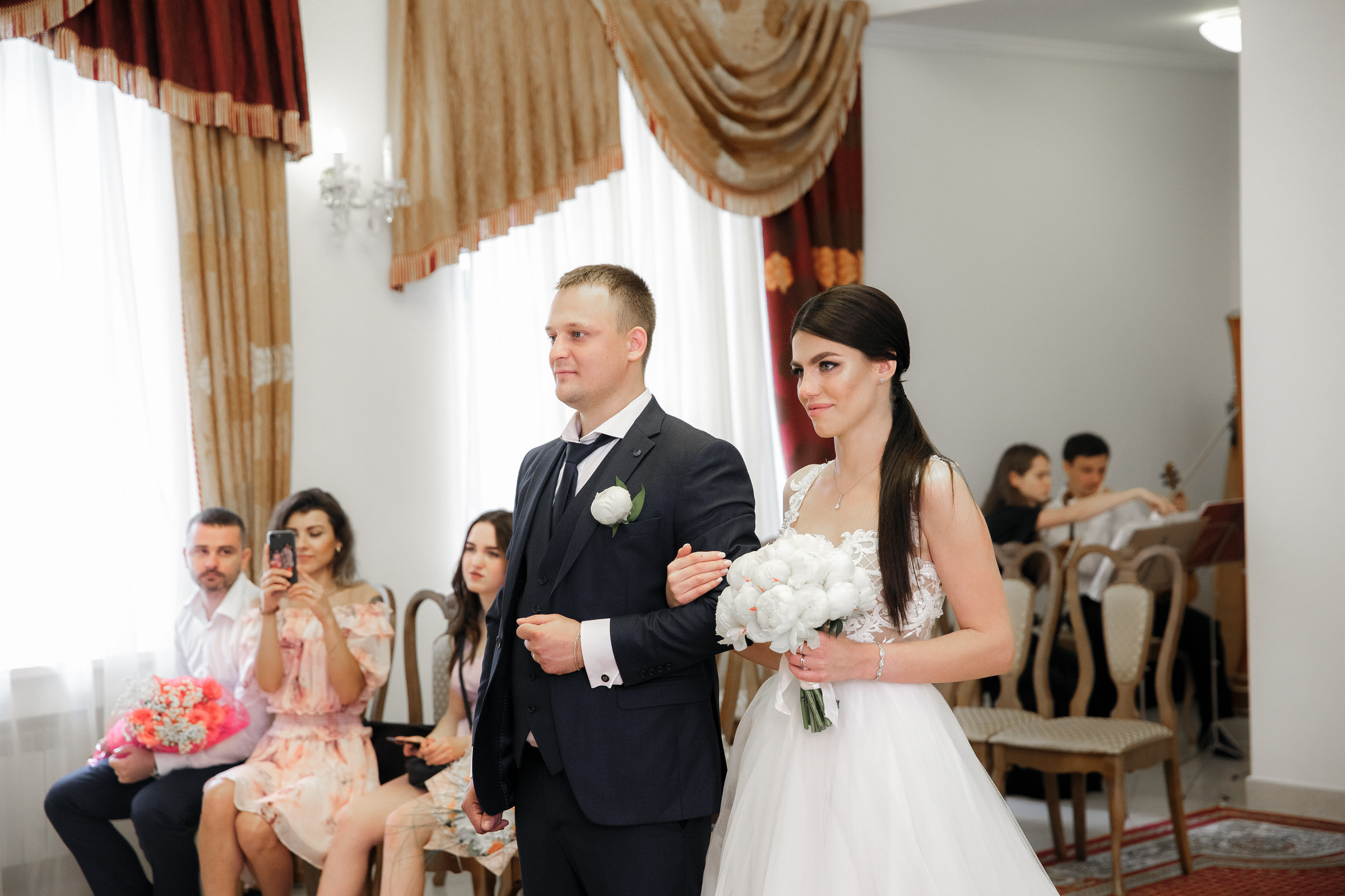 Белое платье, белый ролс. Свадебный фотограф Москва и МО