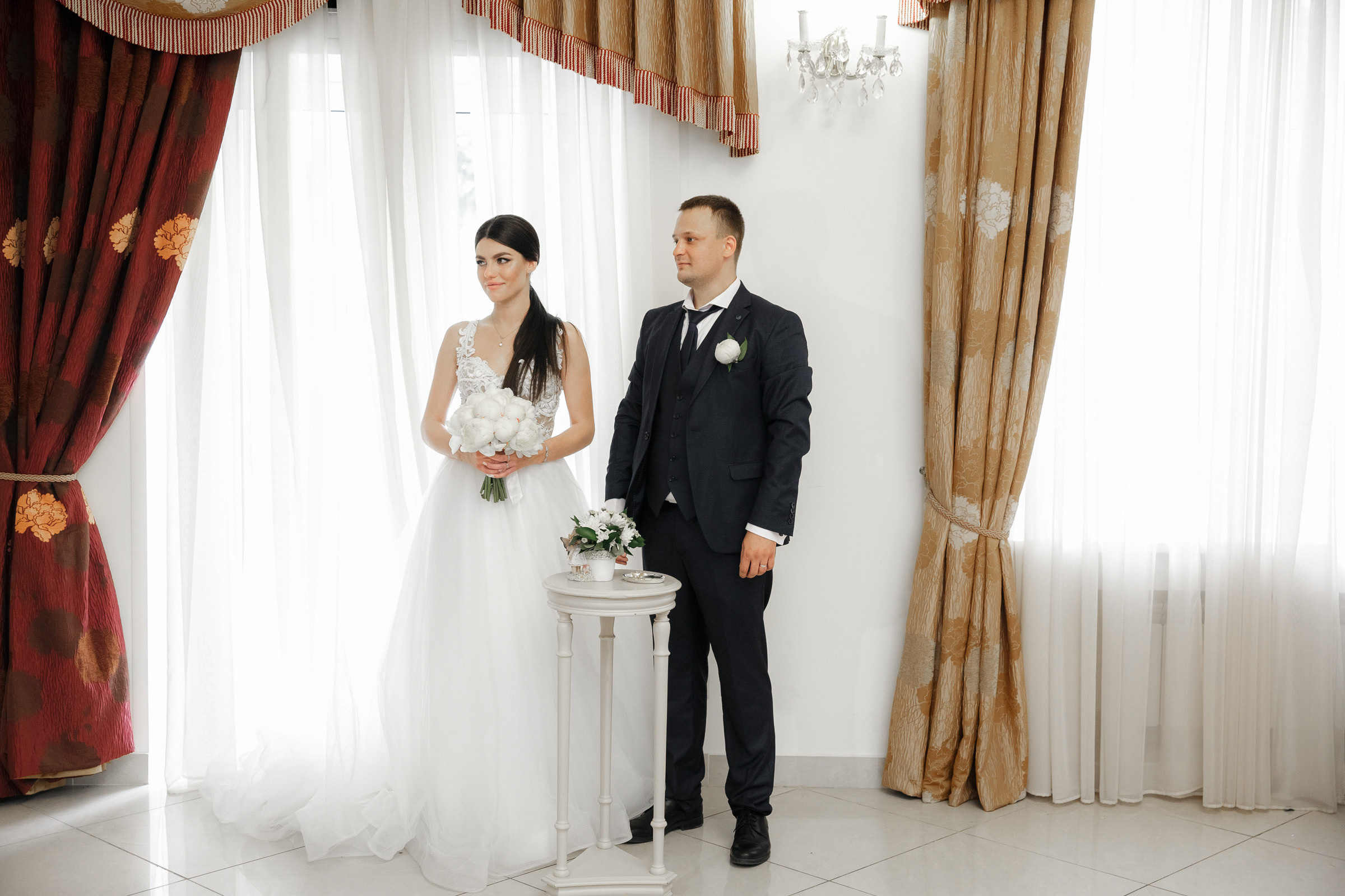 Белое платье, белый ролс. Свадебный фотограф Москва и МО