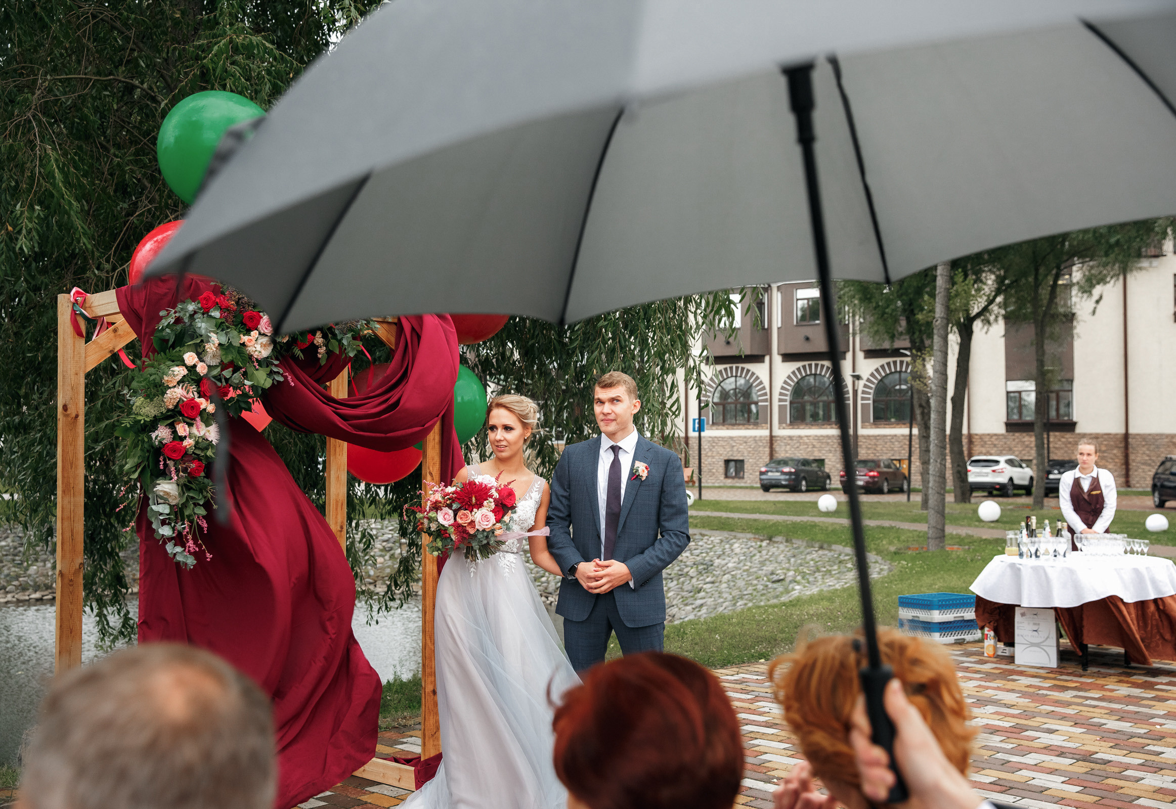 Он, она и красный порш. Свадебный фотограф Москва и МО