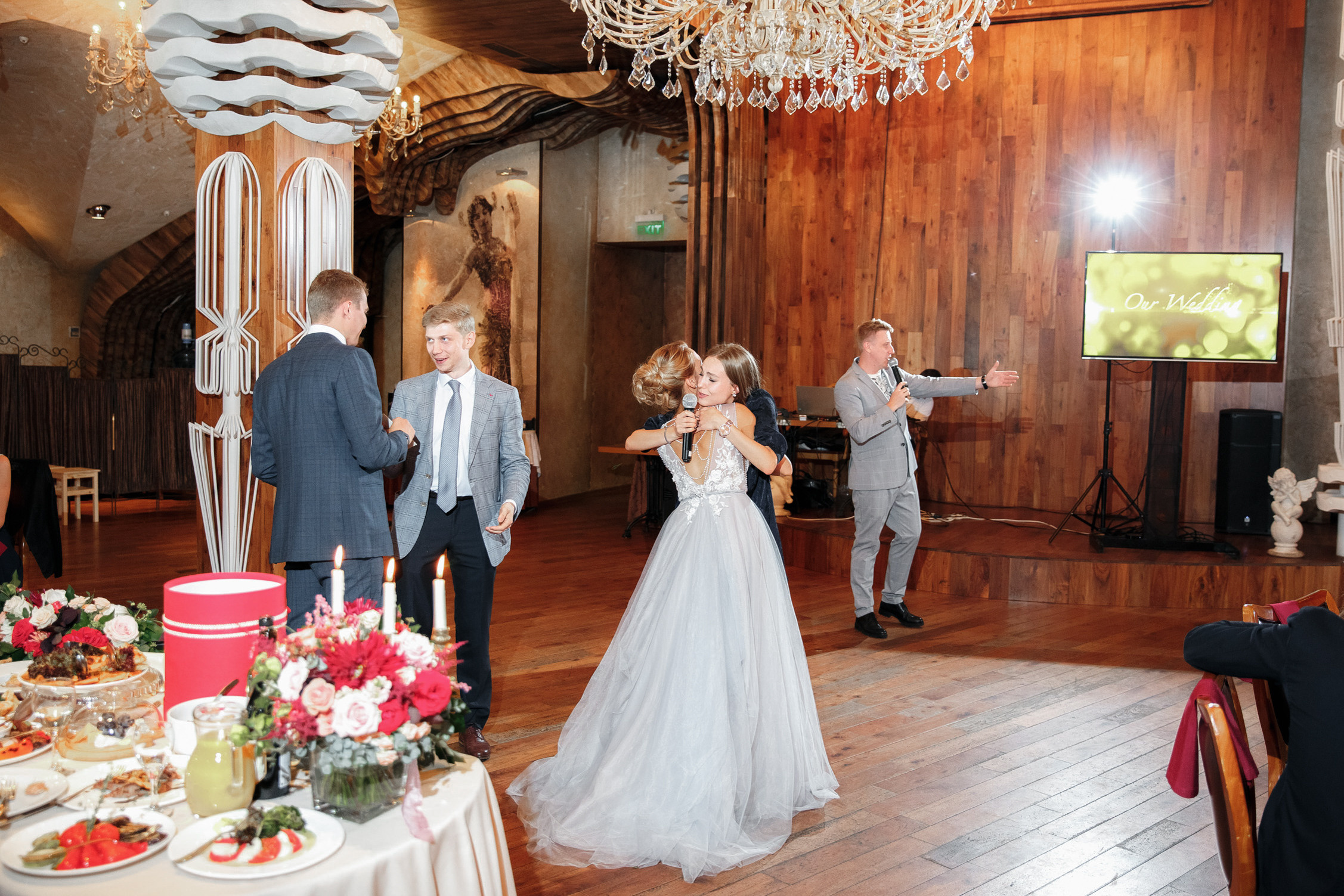 Он, она и красный порш. Свадебный фотограф Москва и МО