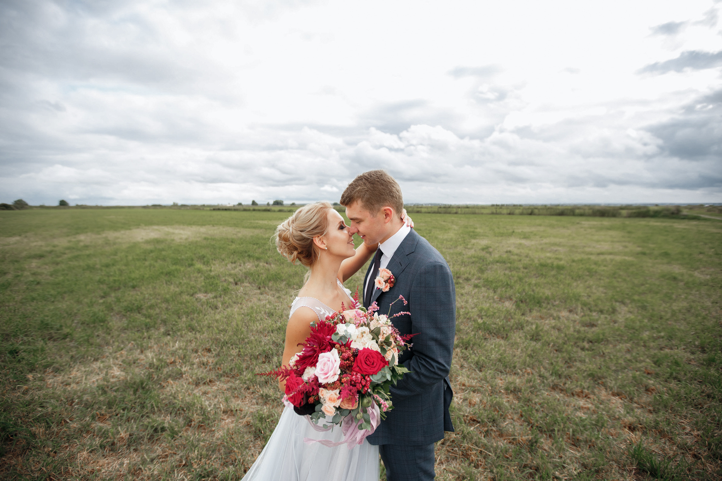 Он, она и красный порш. Свадебный фотограф Москва и МО