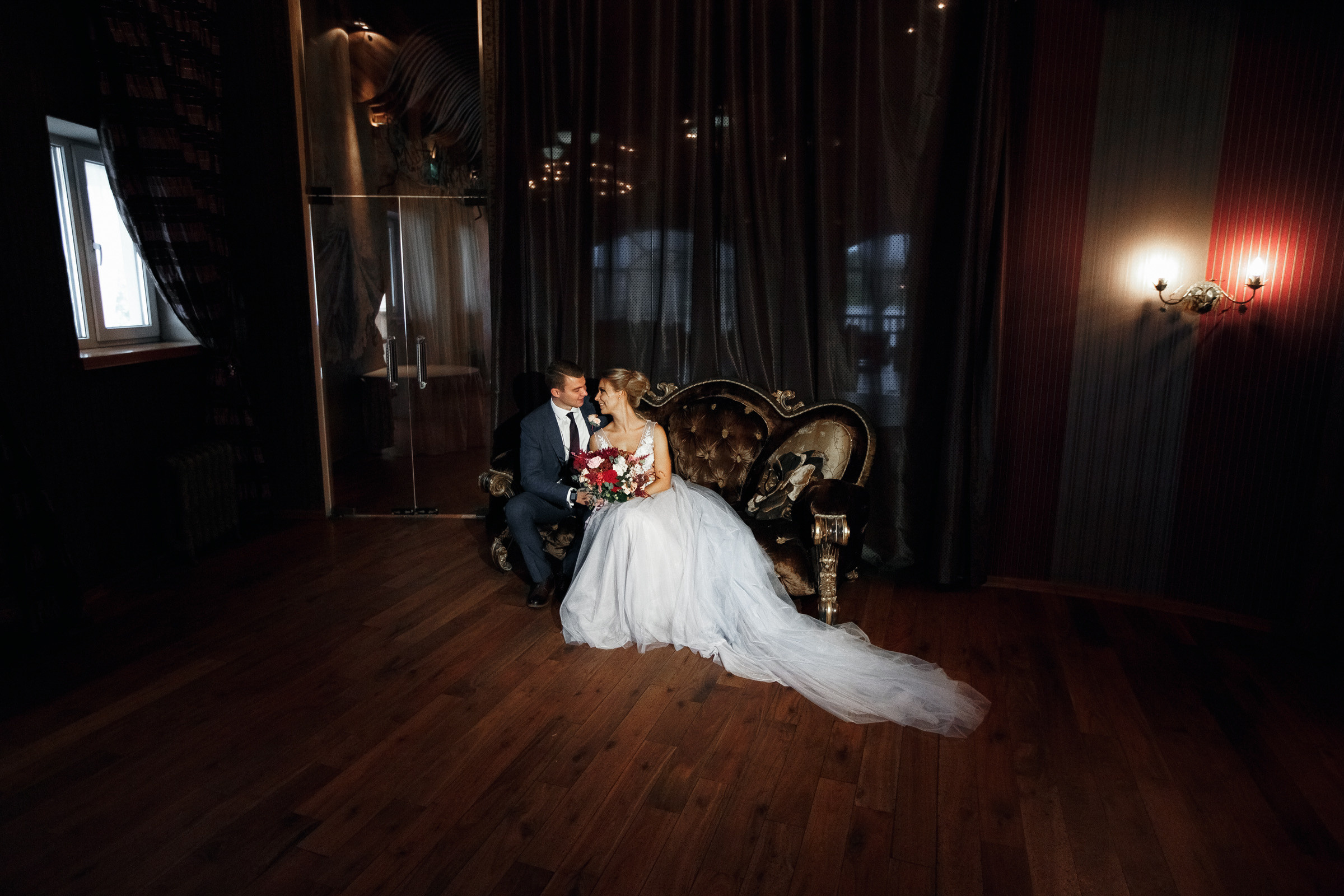 Он, она и красный порш. Свадебный фотограф Москва и МО