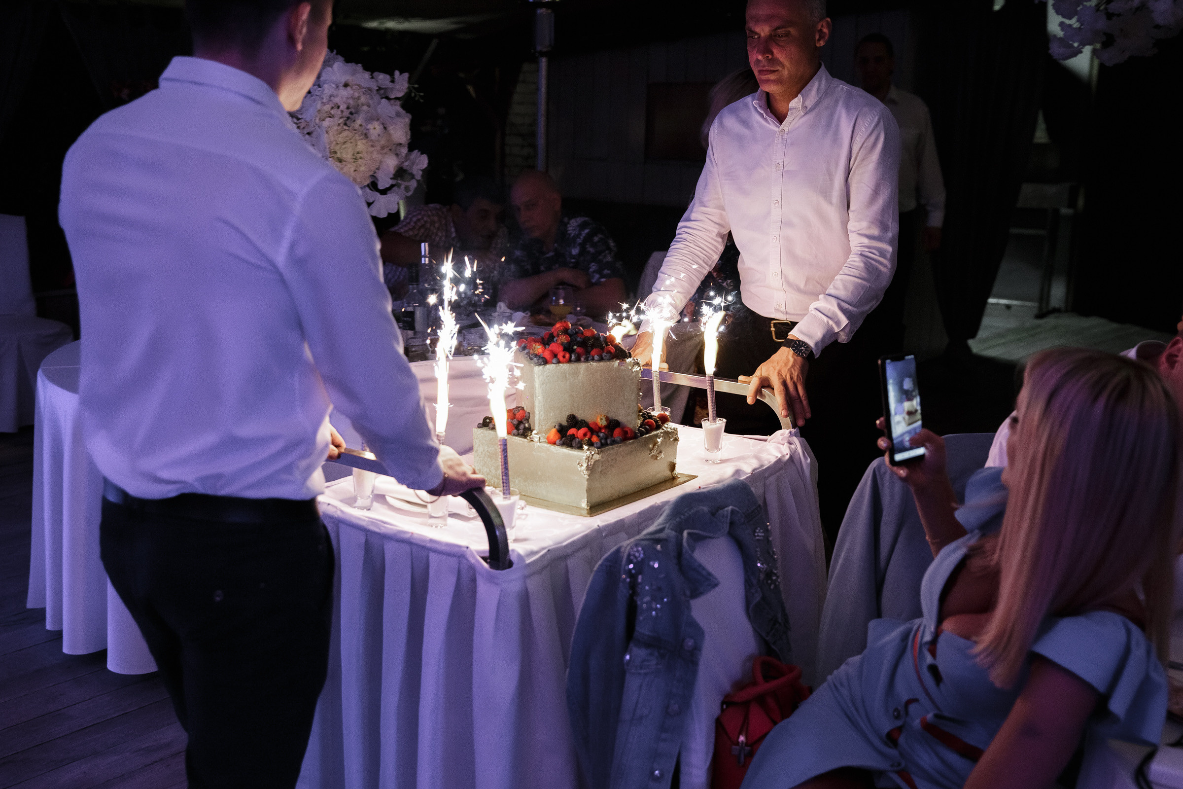 Белое платье, белый ролс. Свадебный фотограф Москва и МО