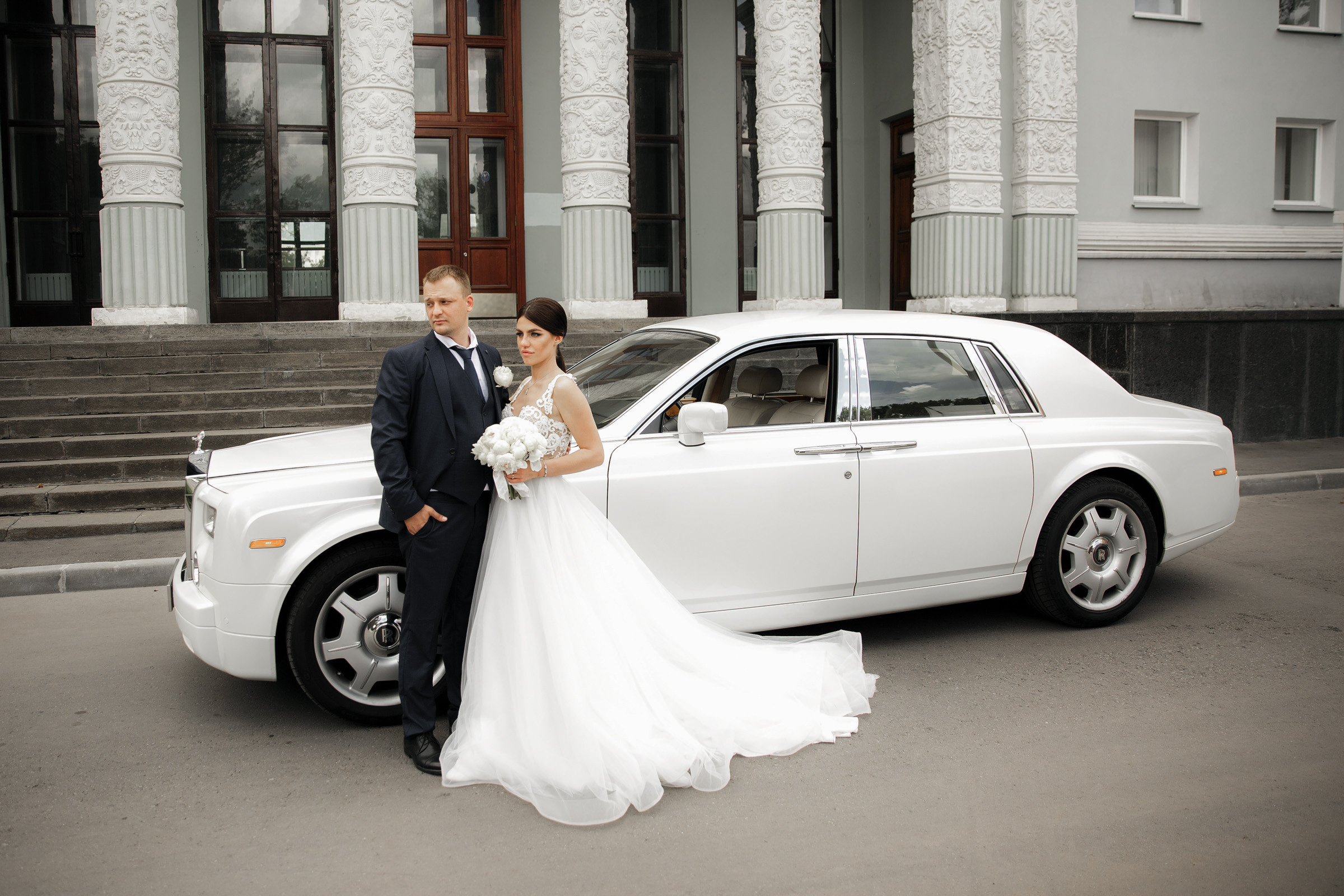 Белое платье, белый ролс. Свадебный фотограф Москва и МО