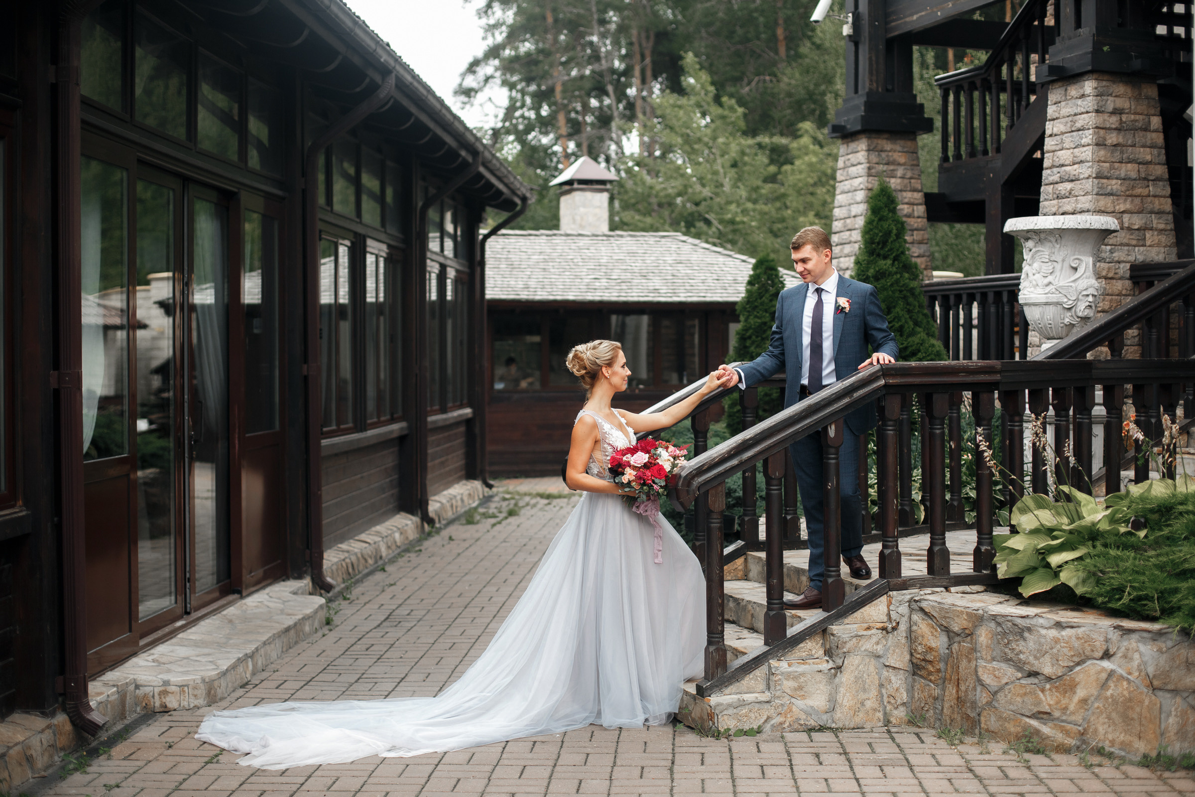 Он, она и красный порш. Свадебный фотограф Москва и МО