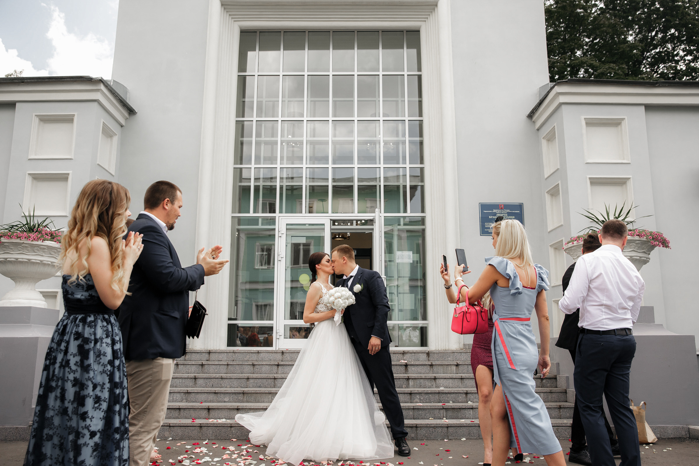 Белое платье, белый ролс. Свадебный фотограф Москва и МО