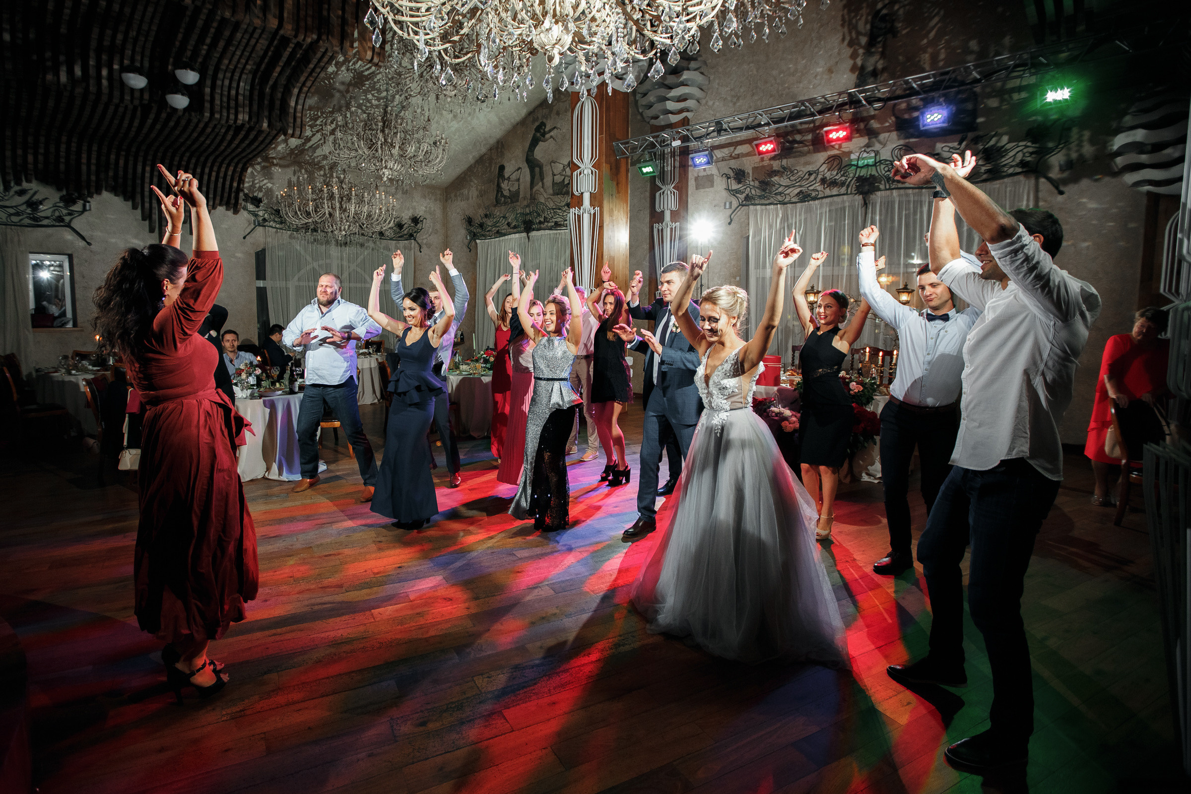 Он, она и красный порш. Свадебный фотограф Москва и МО