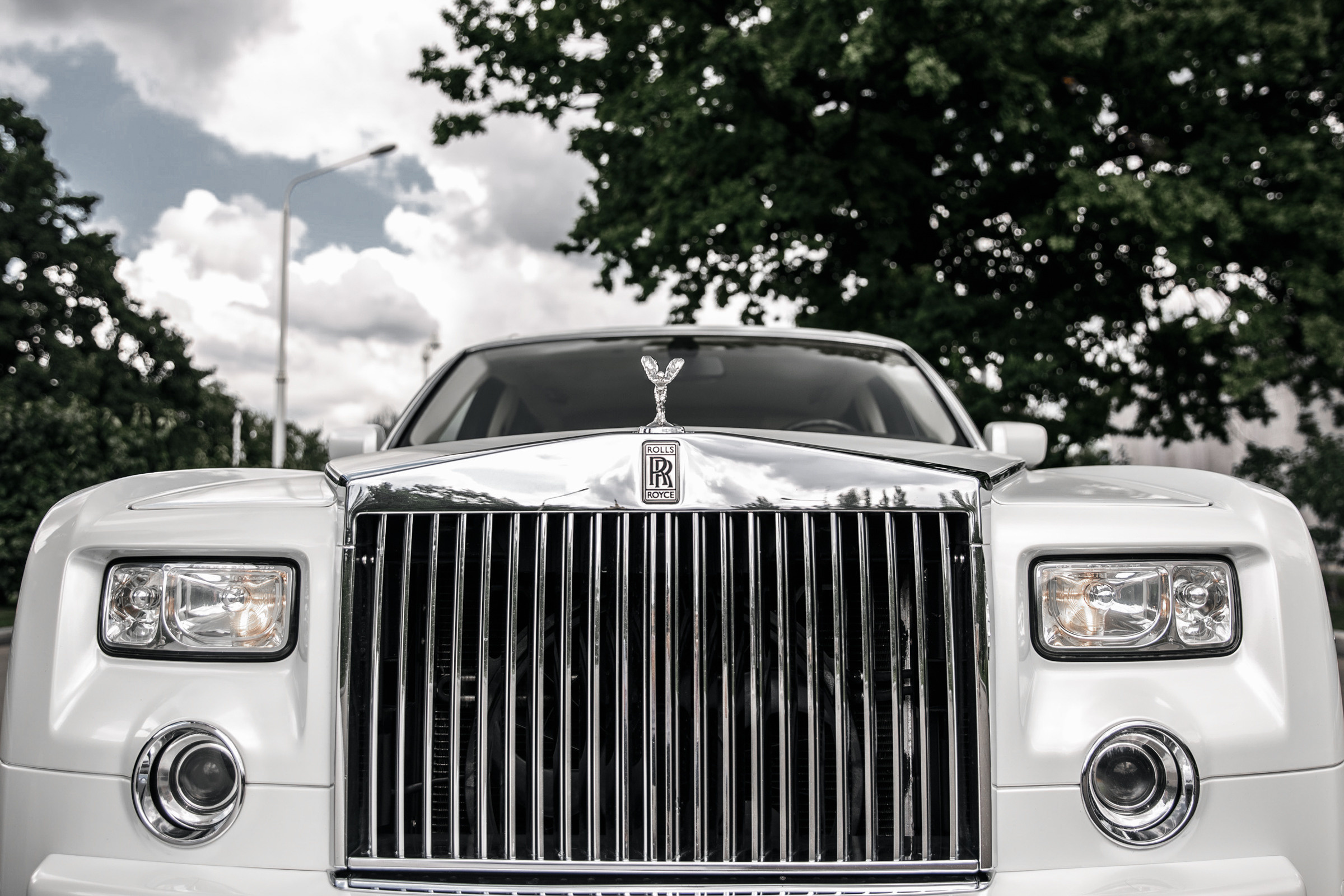 Белое платье, белый ролс. Свадебный фотограф Москва и МО