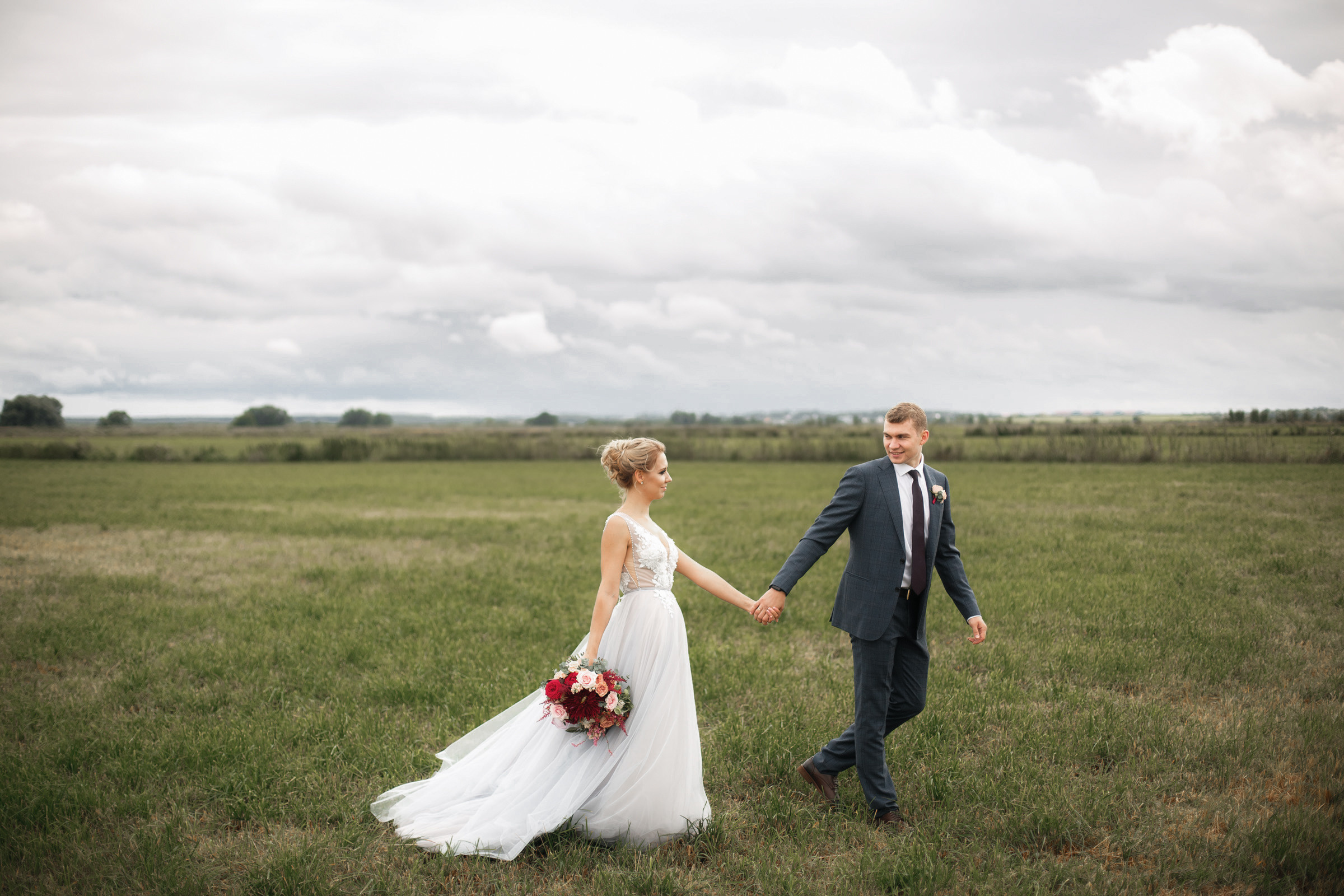Он, она и красный порш. Свадебный фотограф Москва и МО