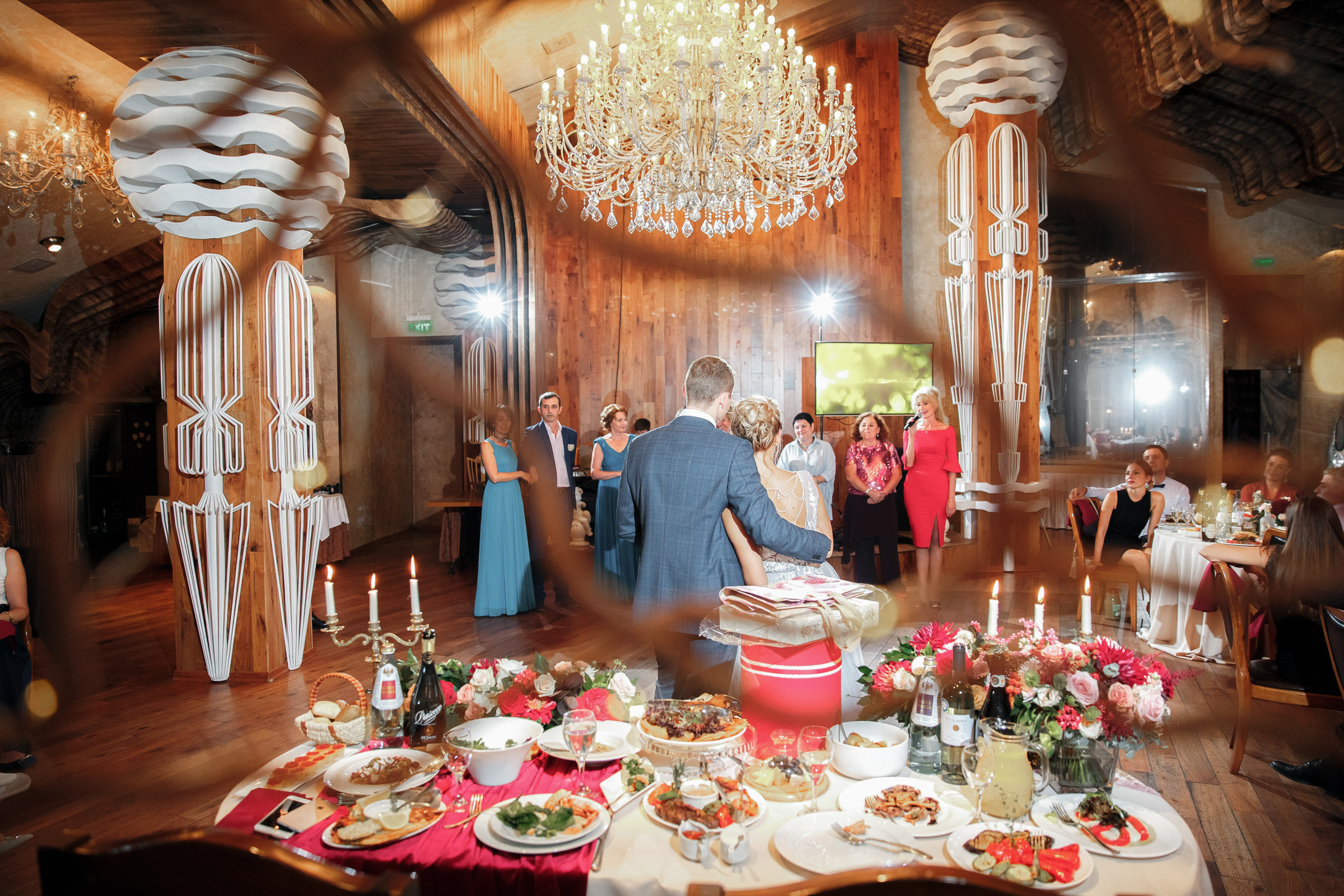 Он, она и красный порш. Свадебный фотограф Москва и МО