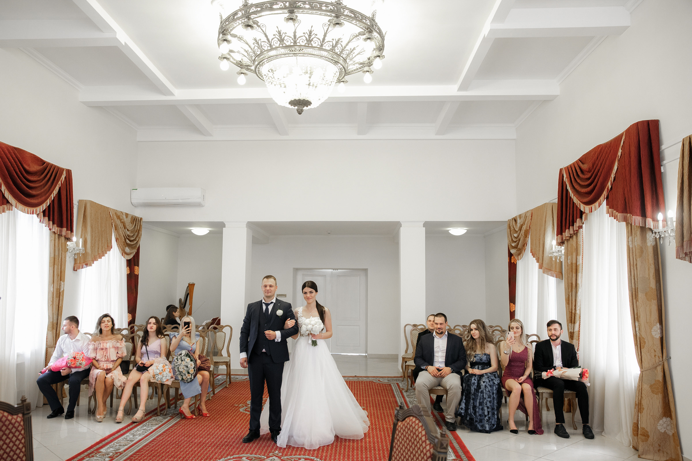 Белое платье, белый ролс. Свадебный фотограф Москва и МО