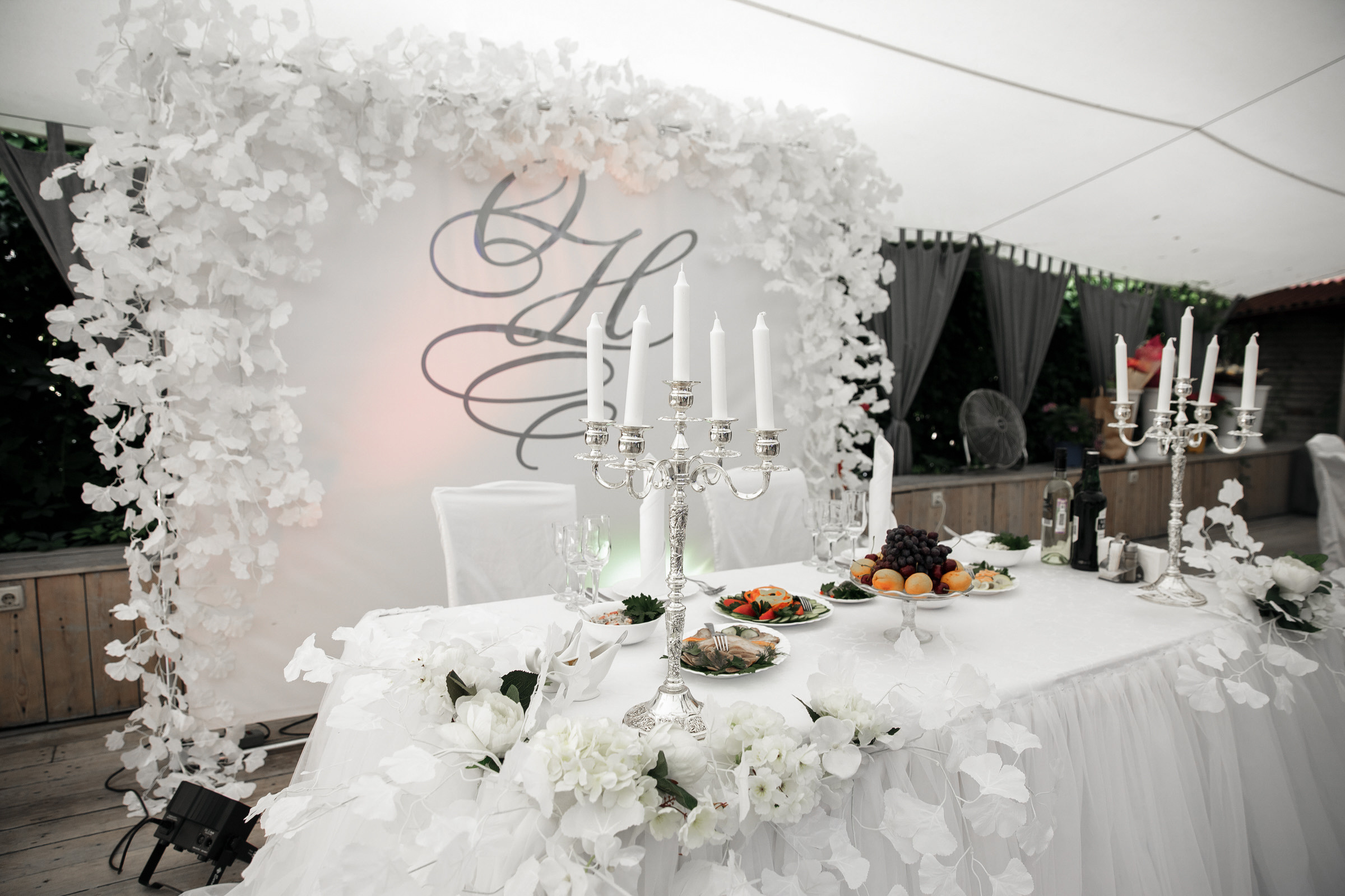 Белое платье, белый ролс. Свадебный фотограф Москва и МО