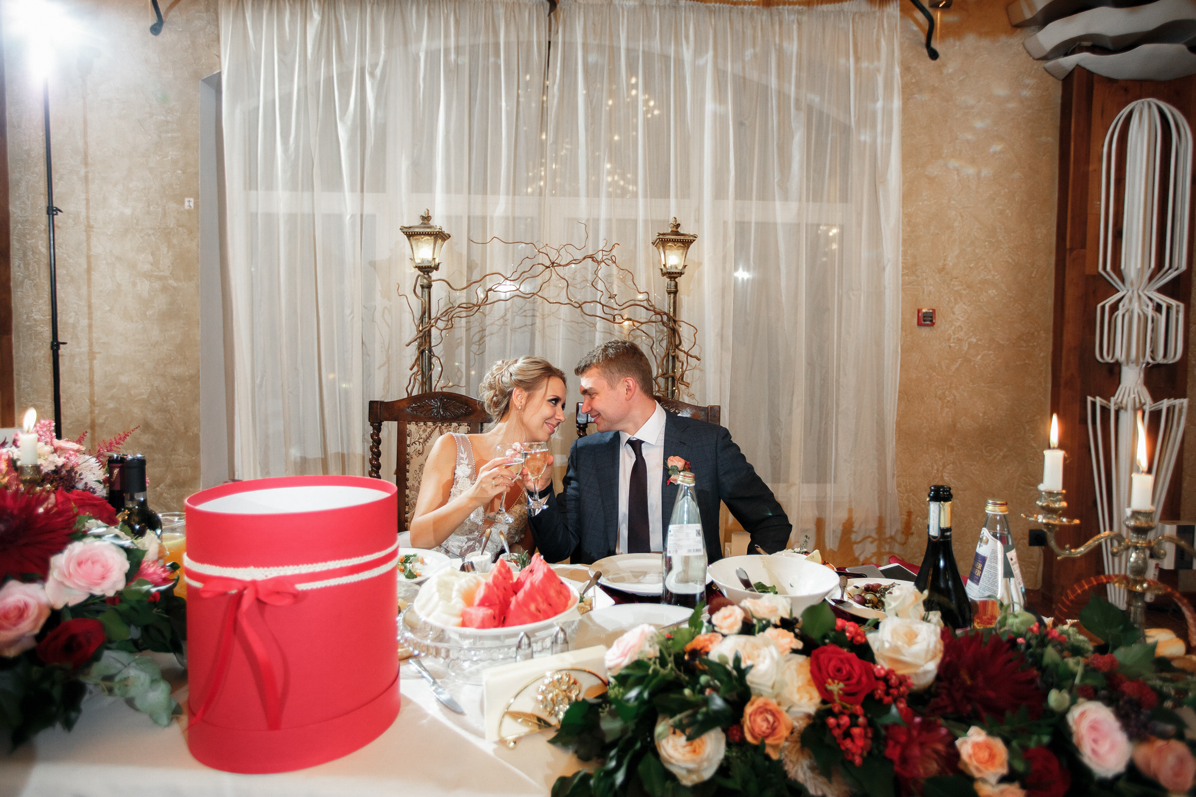 Он, она и красный порш. Свадебный фотограф Москва и МО