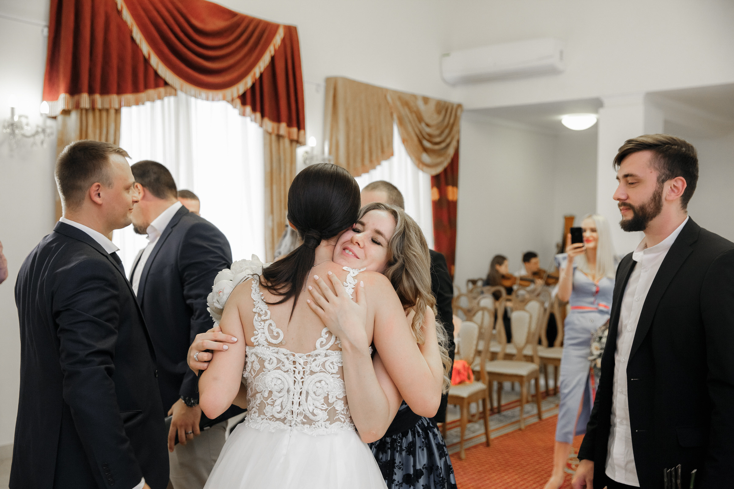 Белое платье, белый ролс. Свадебный фотограф Москва и МО