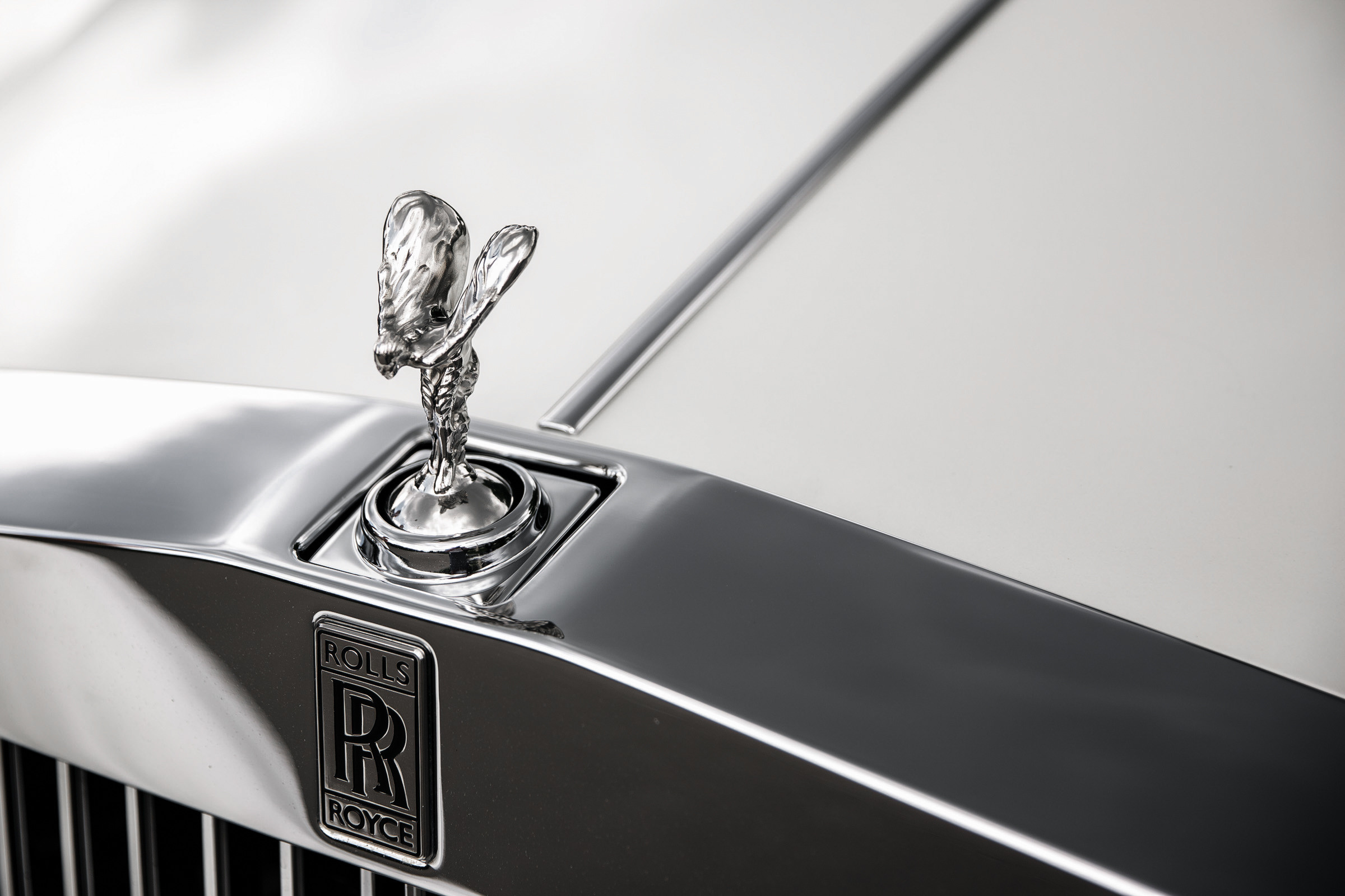 Белое платье, белый ролс. Свадебный фотограф Москва и МО