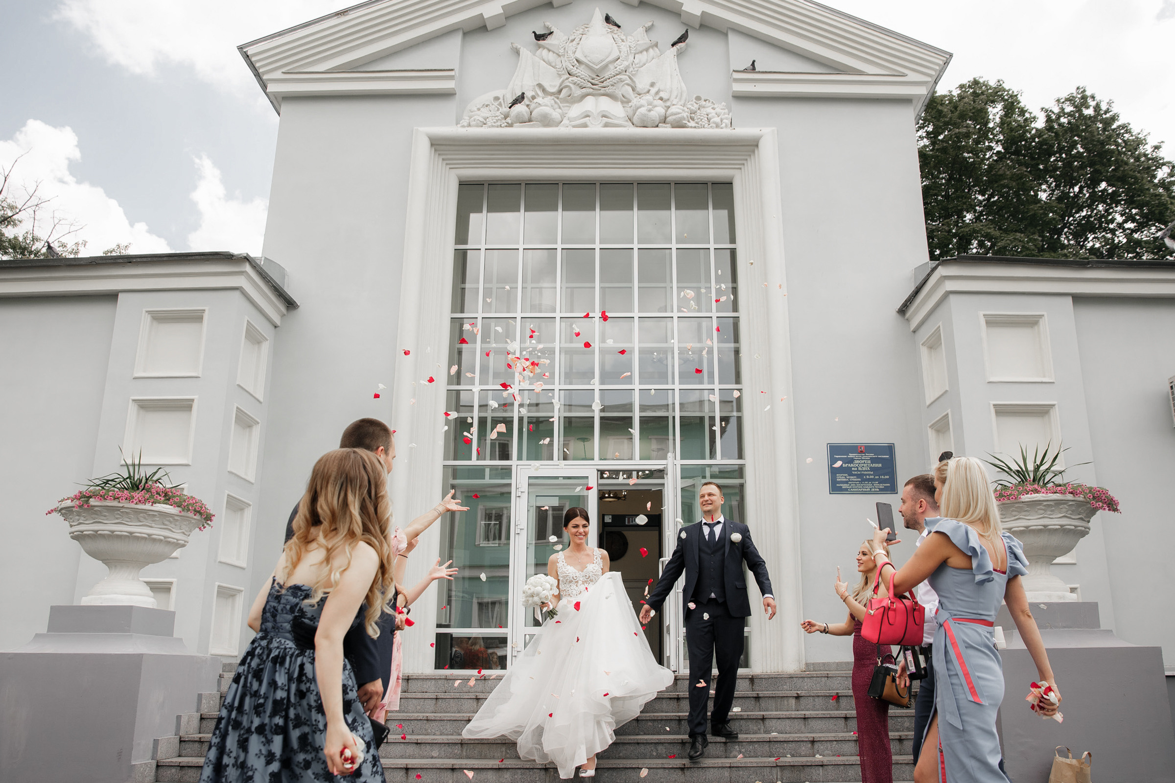 Белое платье, белый ролс. Свадебный фотограф Москва и МО
