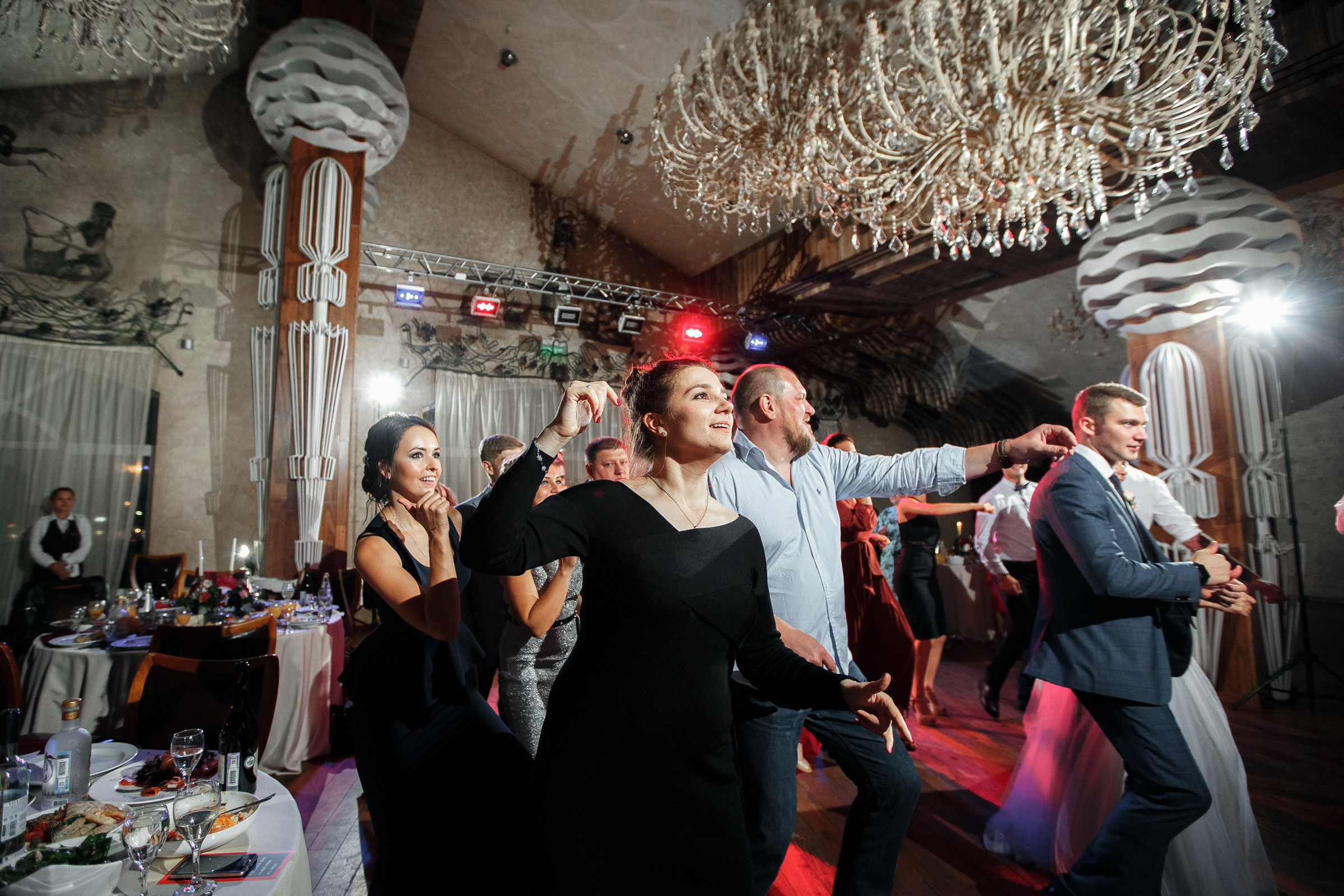 Он, она и красный порш. Свадебный фотограф Москва и МО