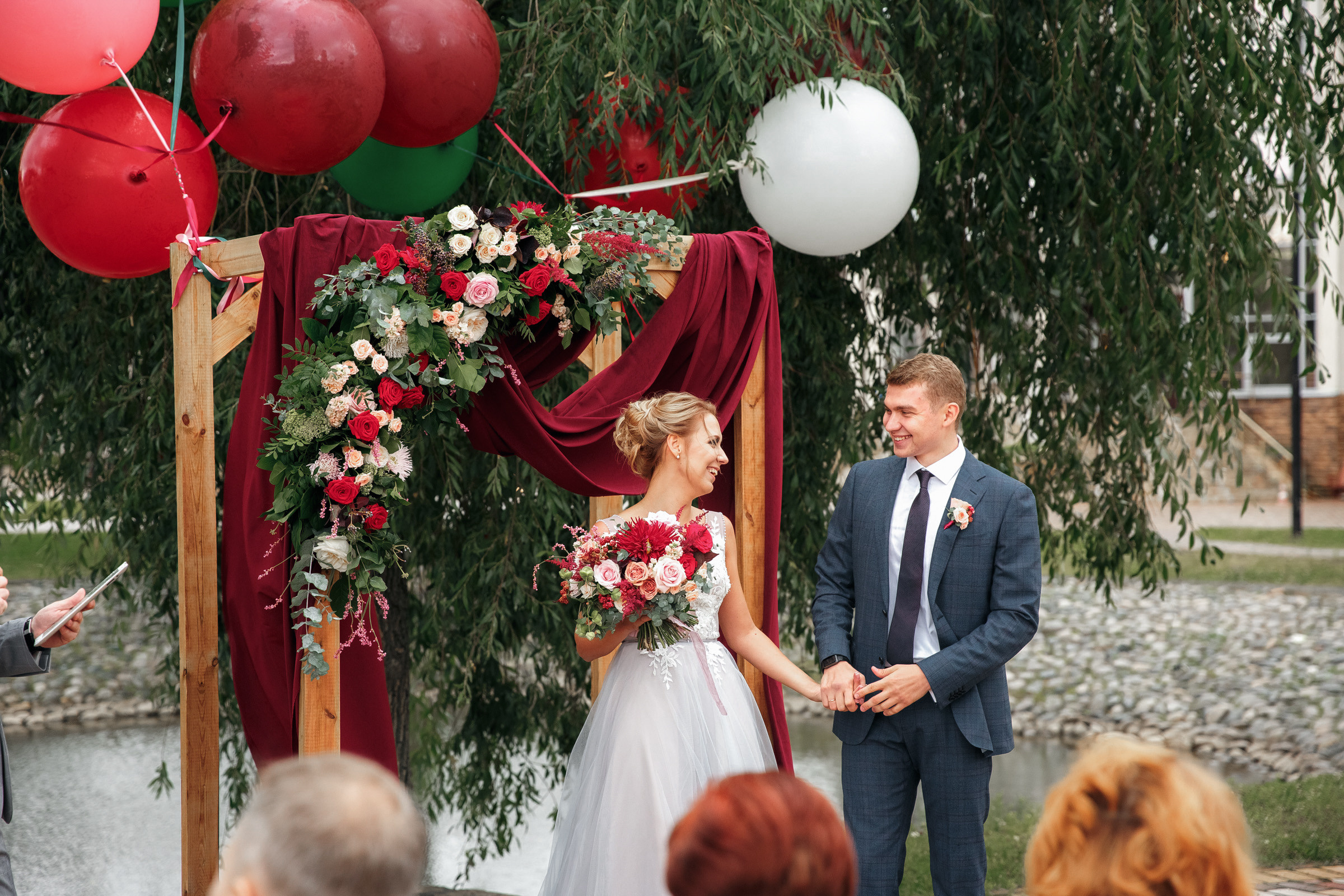 Он, она и красный порш. Свадебный фотограф Москва и МО