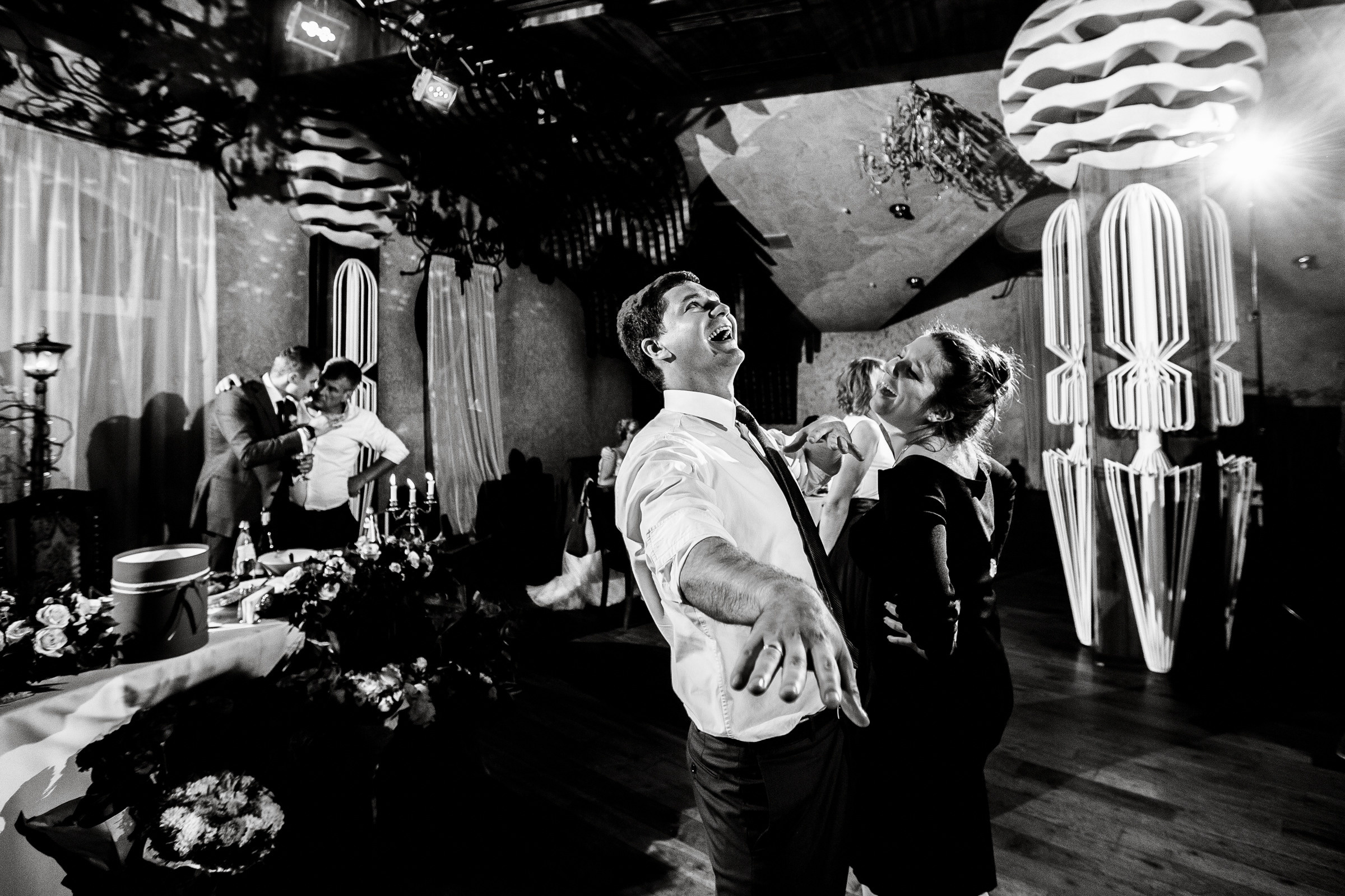 Он, она и красный порш. Свадебный фотограф Москва и МО