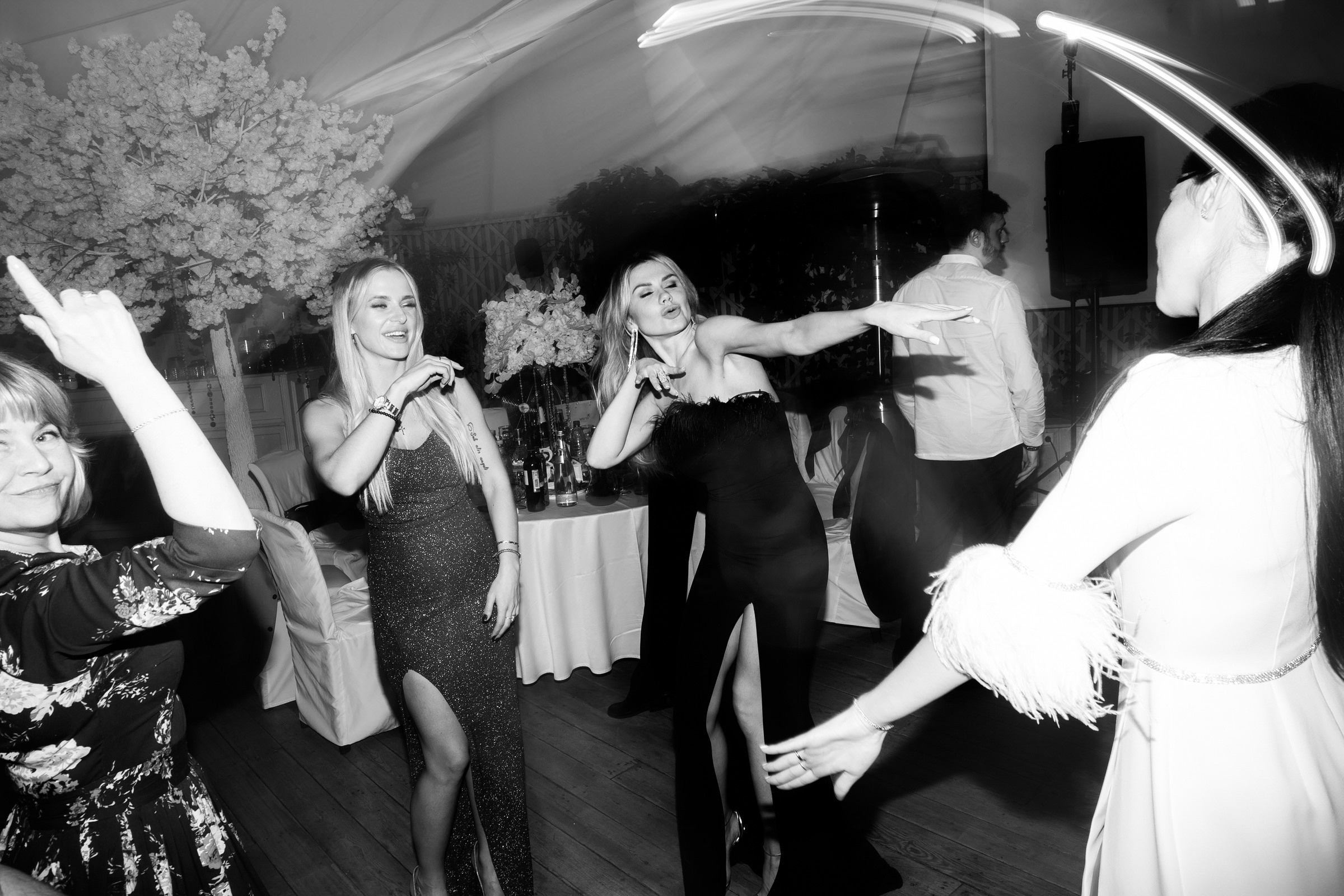 Белое платье, белый ролс. Свадебный фотограф Москва и МО