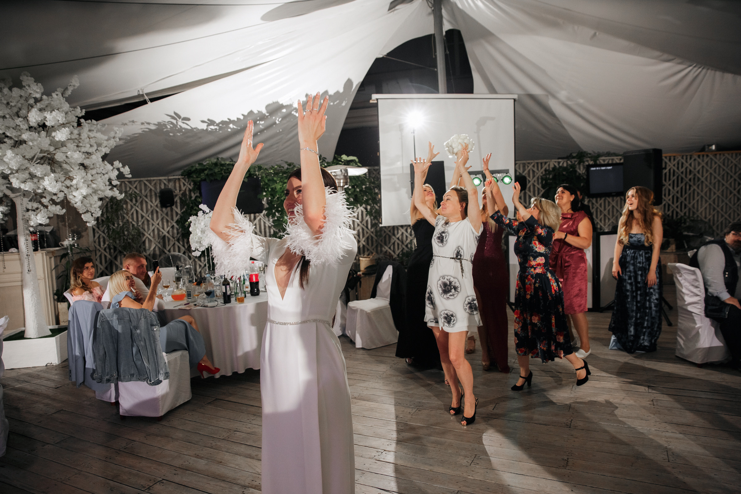 Белое платье, белый ролс. Свадебный фотограф Москва и МО