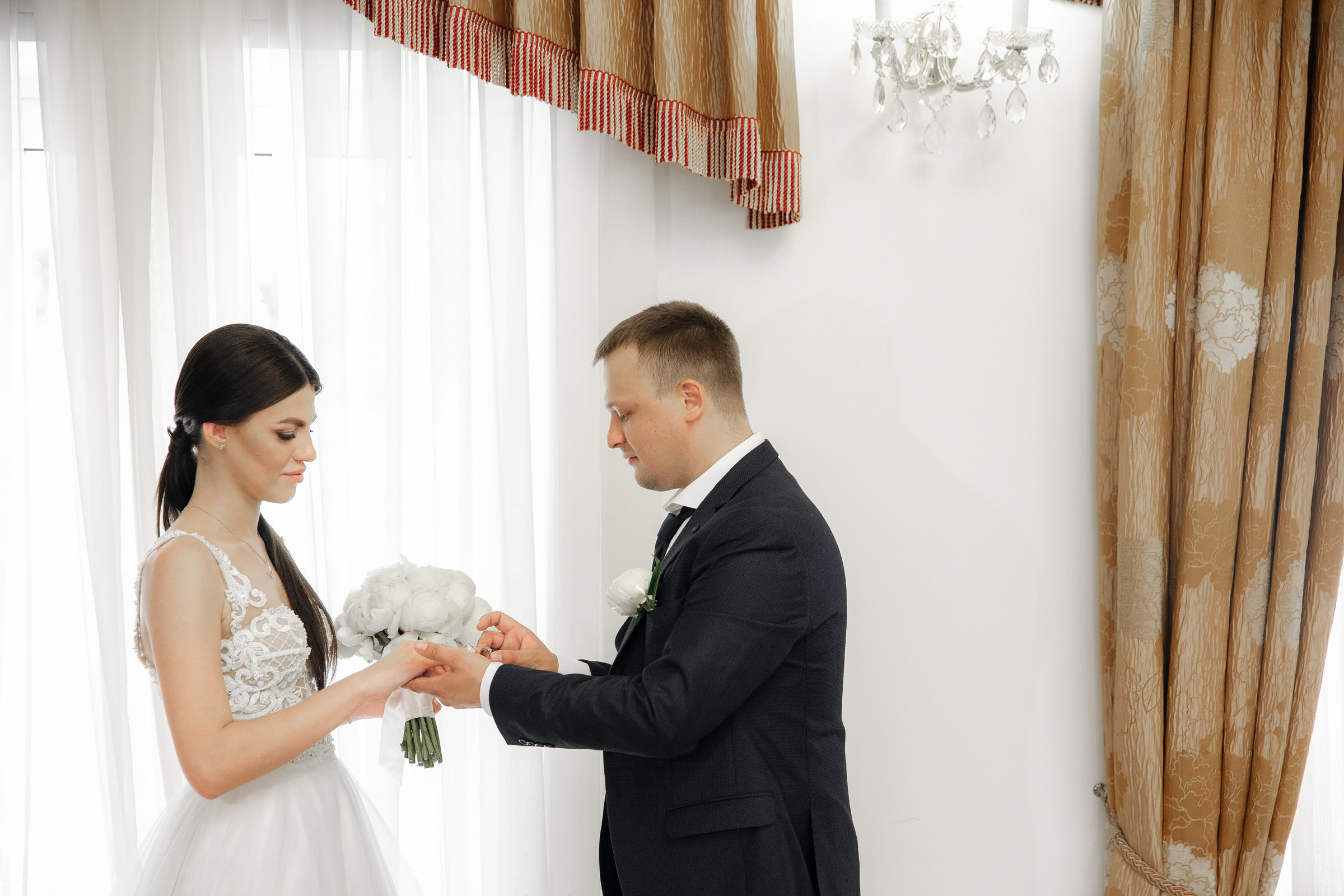 Белое платье, белый ролс. Свадебный фотограф Москва и МО