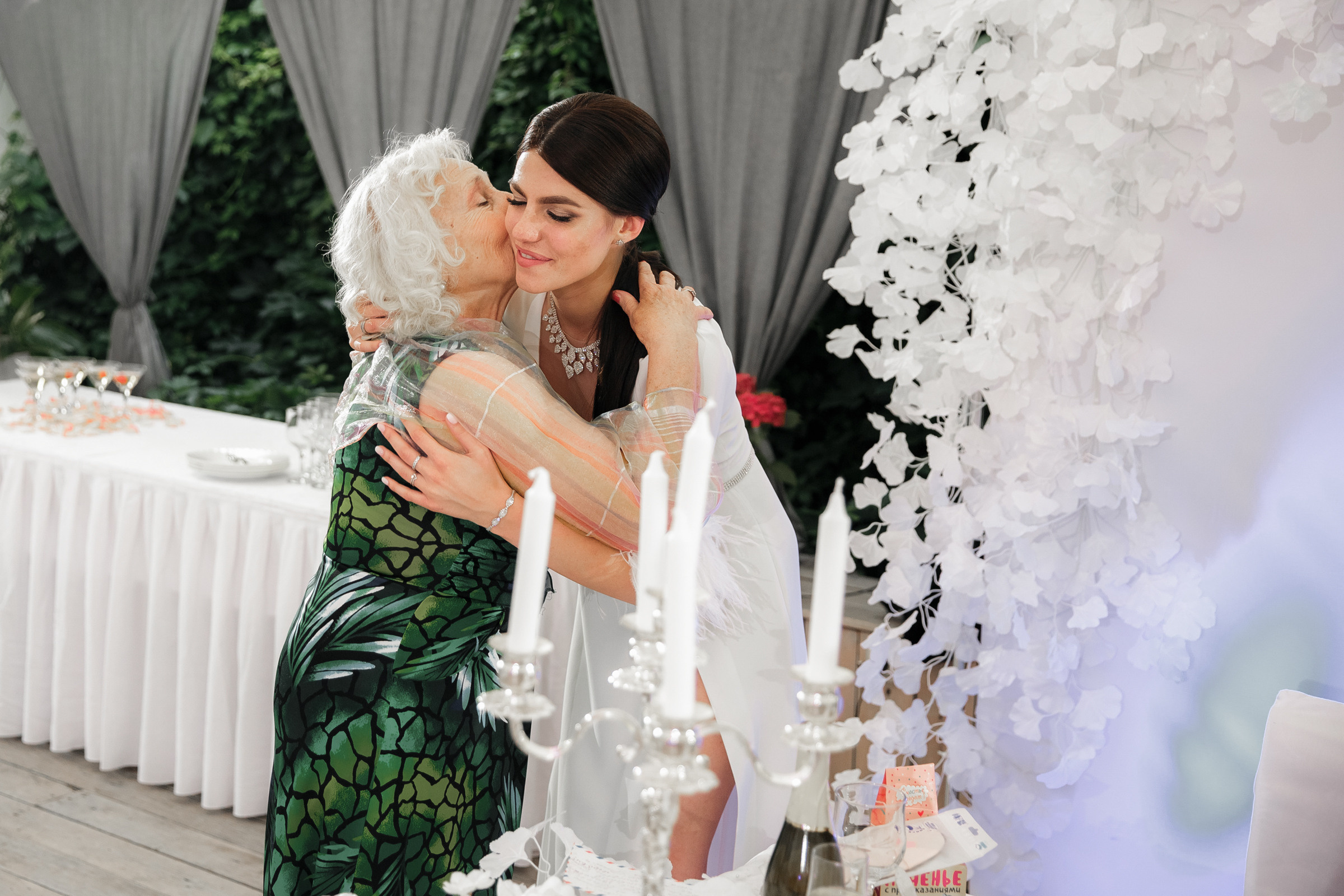 Белое платье, белый ролс. Свадебный фотограф Москва и МО