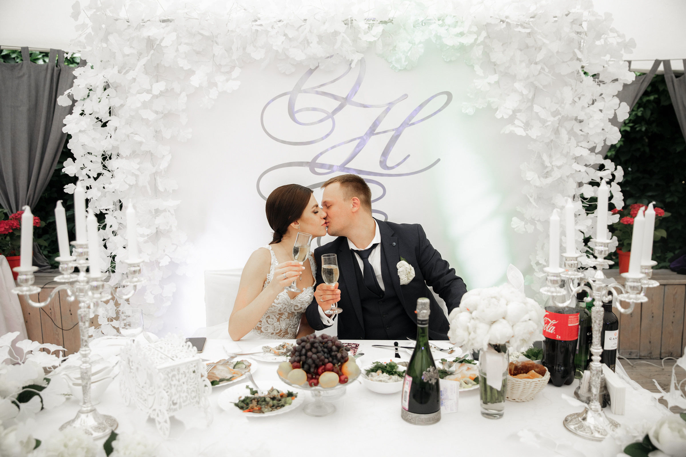 Белое платье, белый ролс. Свадебный фотограф Москва и МО