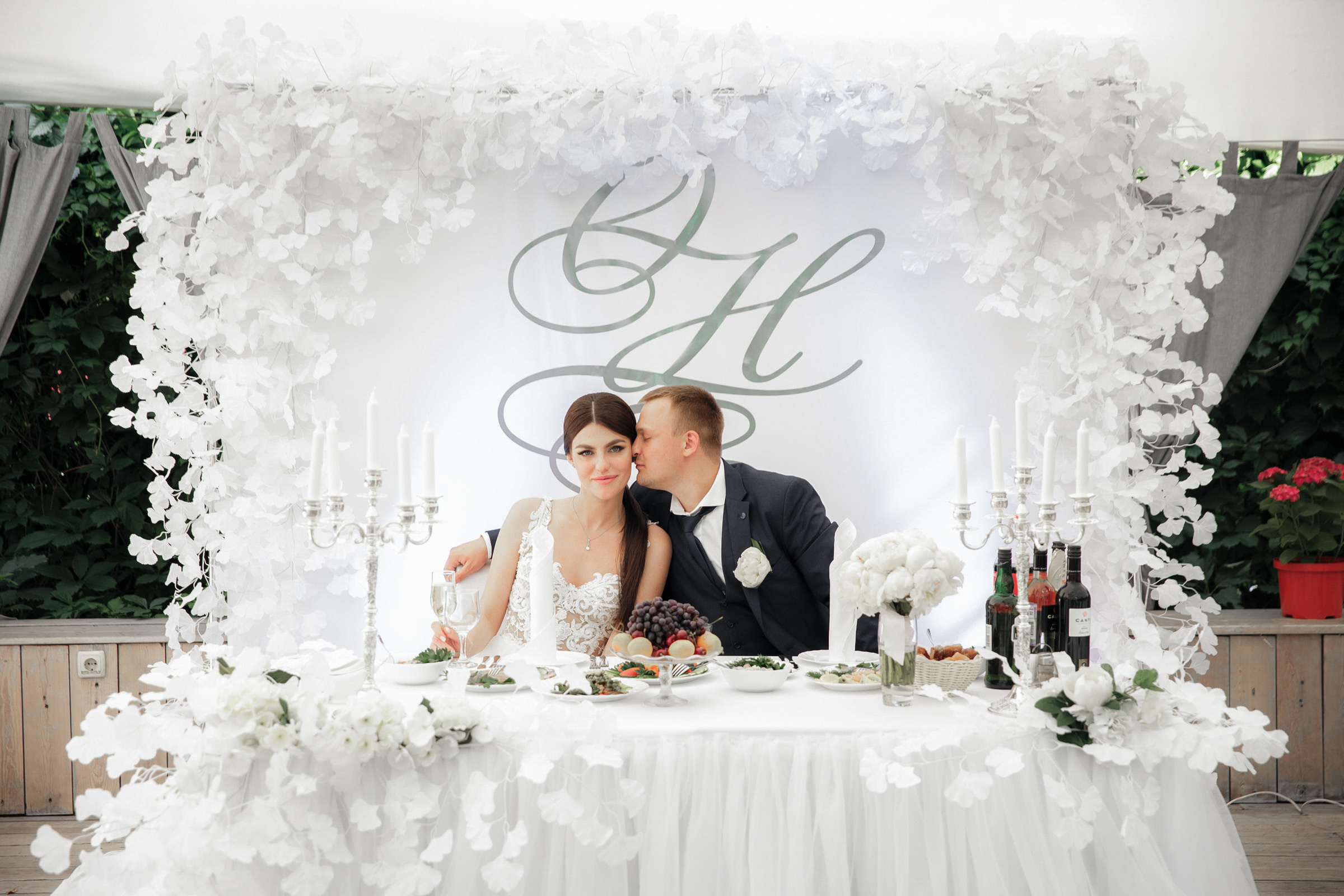 Белое платье, белый ролс. Свадебный фотограф Москва и МО