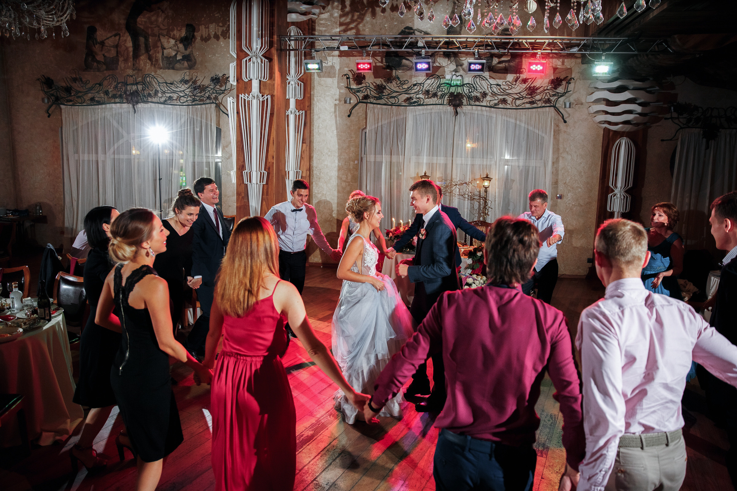 Он, она и красный порш. Свадебный фотограф Москва и МО