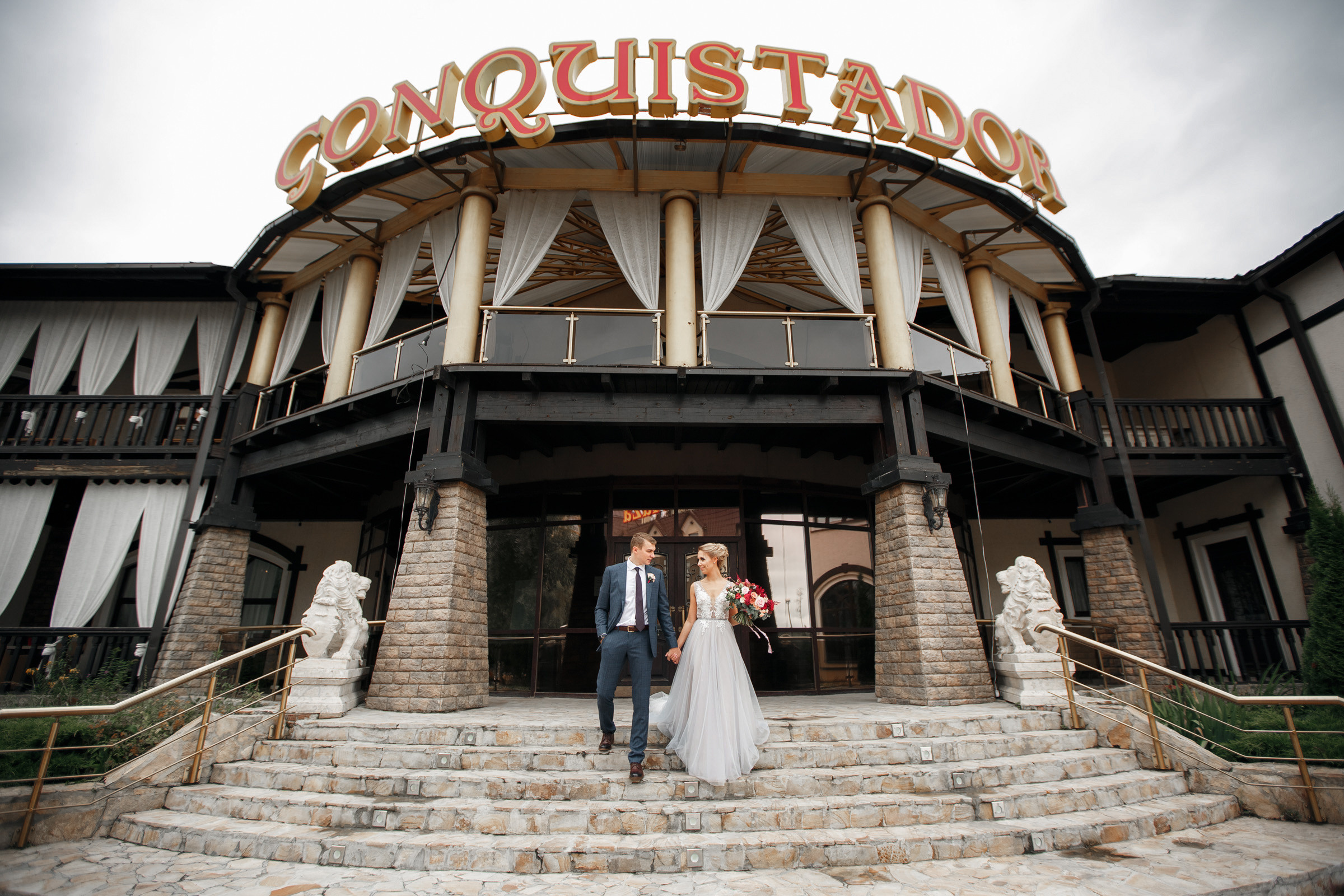 Он, она и красный порш. Свадебный фотограф Москва и МО