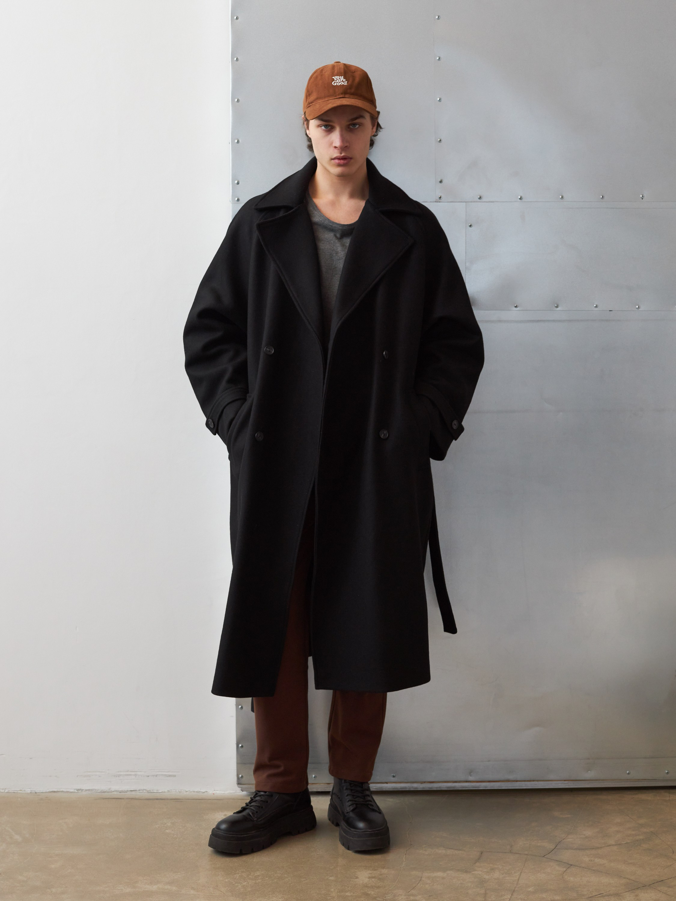 Фотосъемка мужского пальто Екатеринбург Wildberries ВБ Ozon Озон фотосессия одежды Екб заказать цена фотосъемка товара WB маркетплейс карточ. Фотограф Екатеринбург Анастасия Жерновская | Маркетплейсы и нейрофото