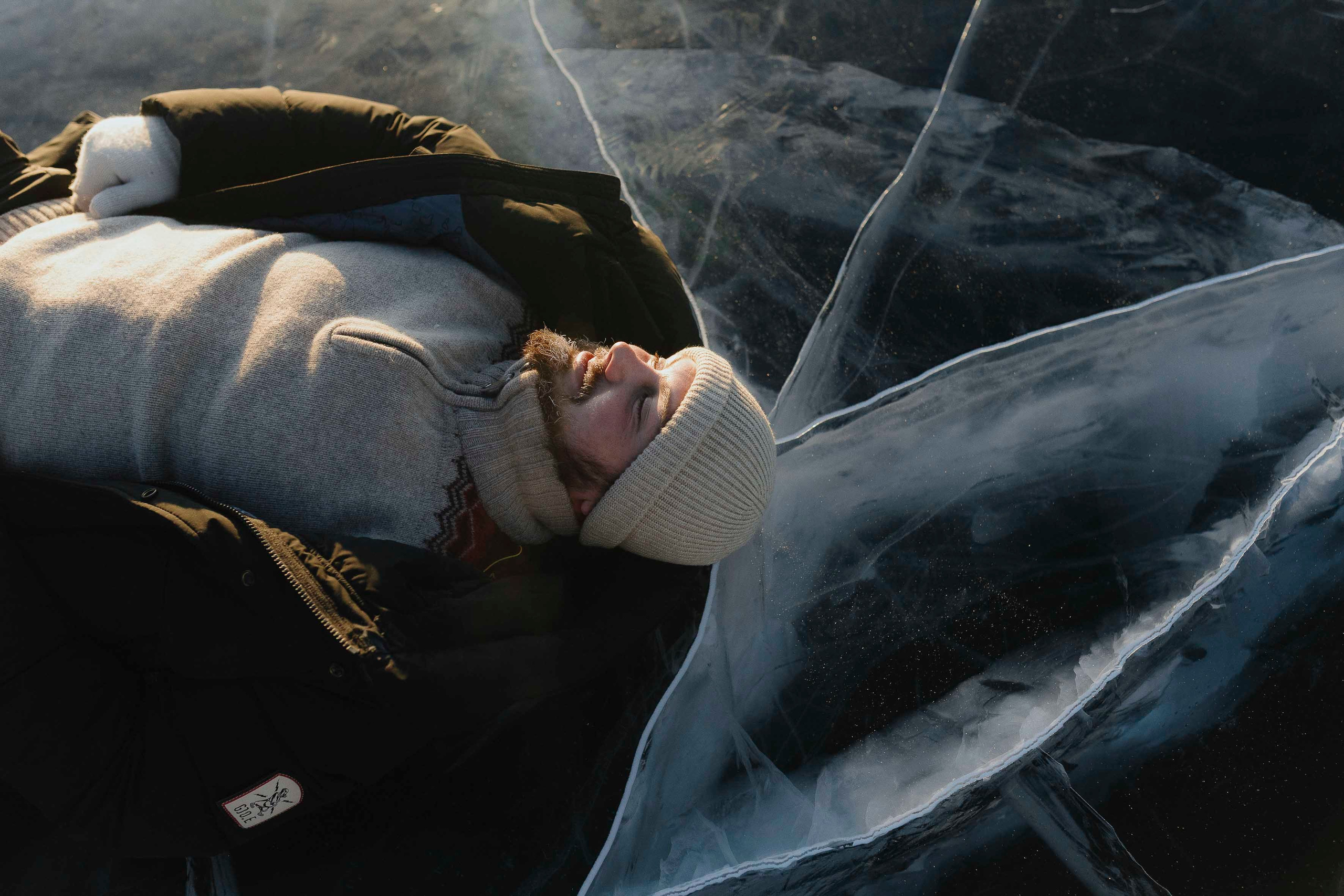 Ледяное зеркало. Фотограф Ольхон, Регина