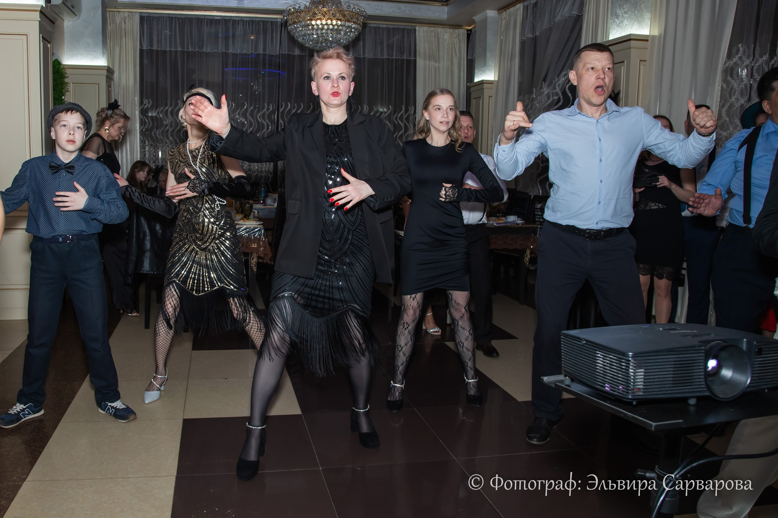 Гангстерская вечеринка в стиле 1920-х. Репортажный Фотограф