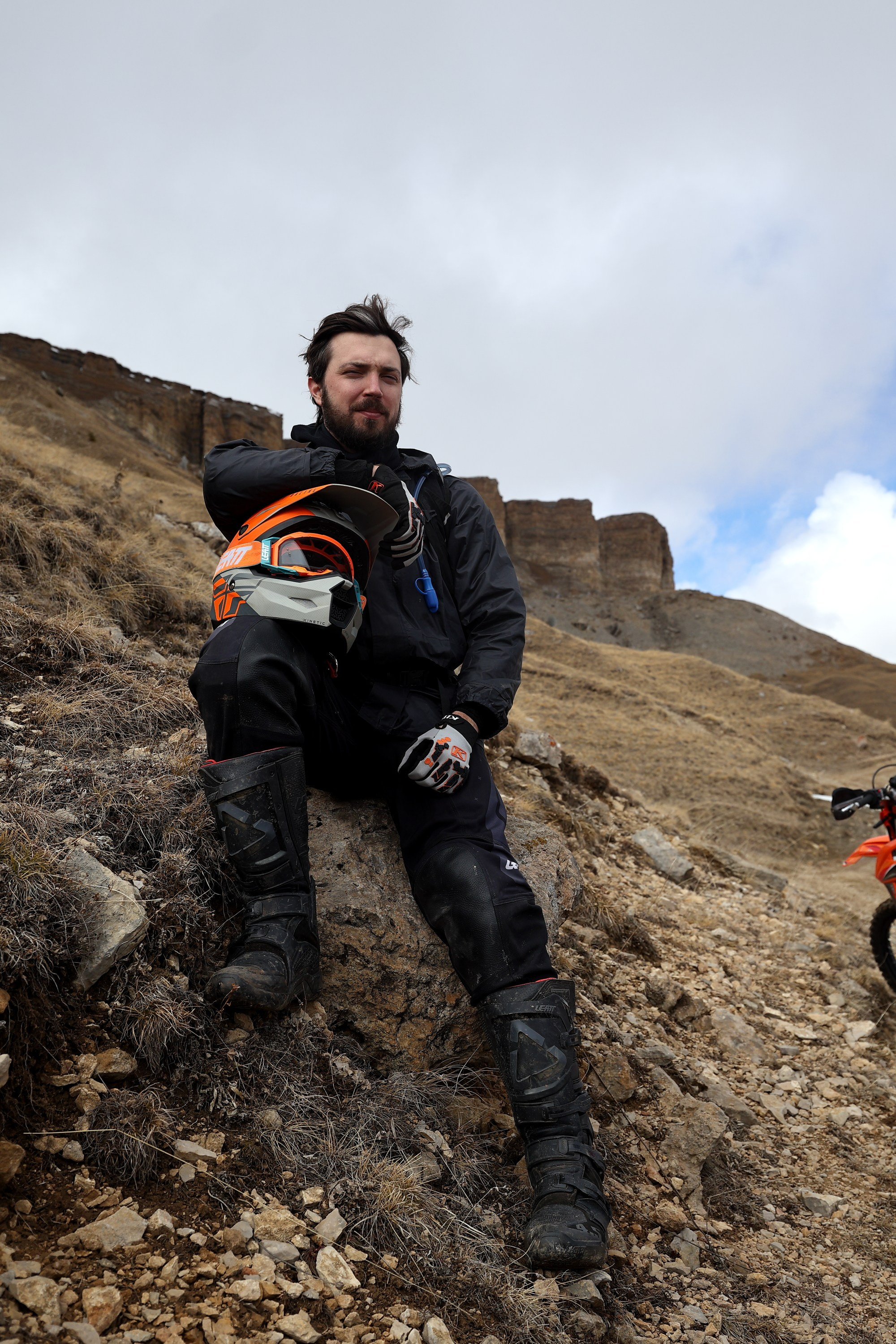 Репортажная фотосъемка выезда на эндуро мотоциклах в Кисловодск с НашиТуры. Плато Бермамыт