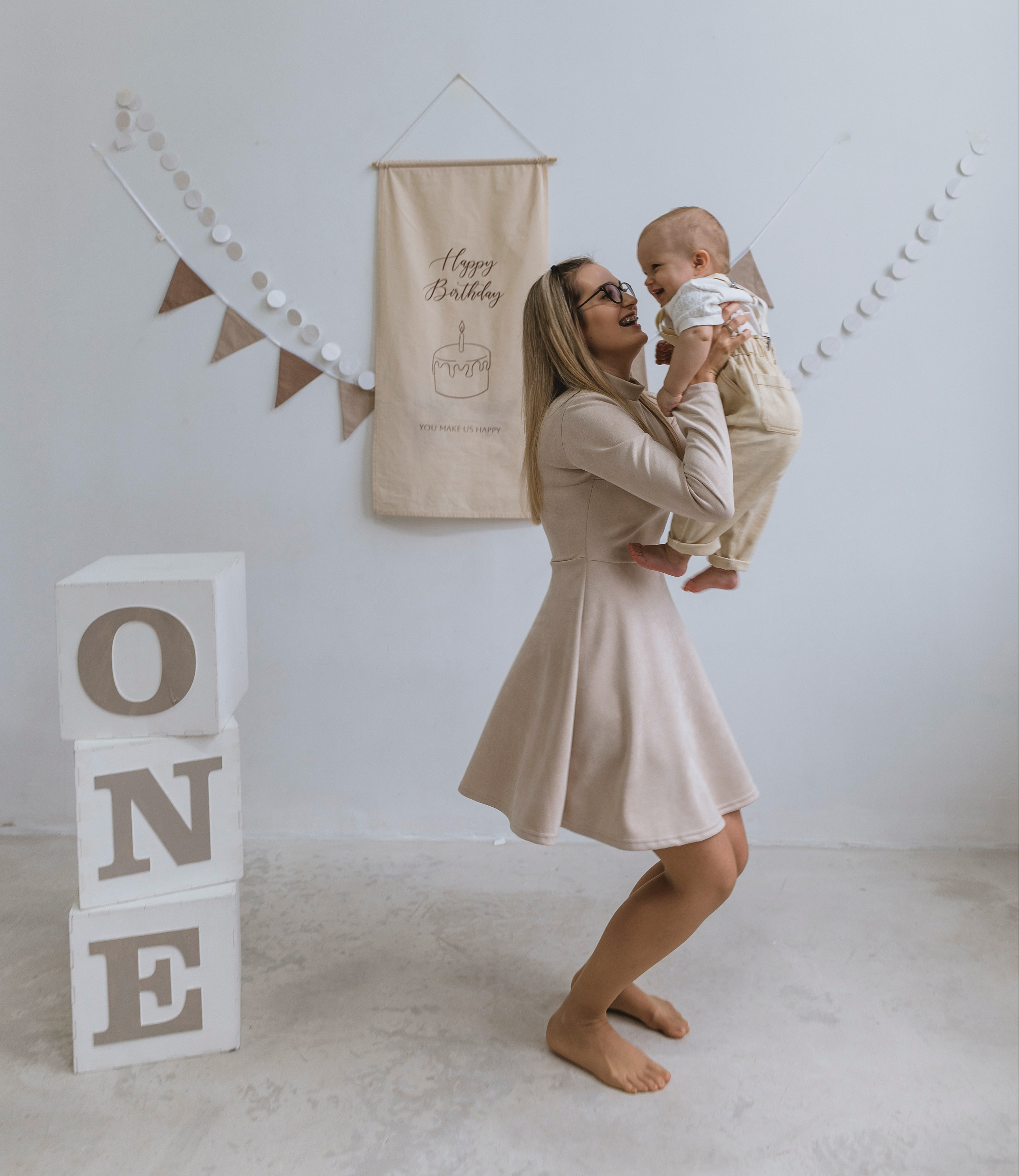 Марку годик. Женский и предметный фотограф