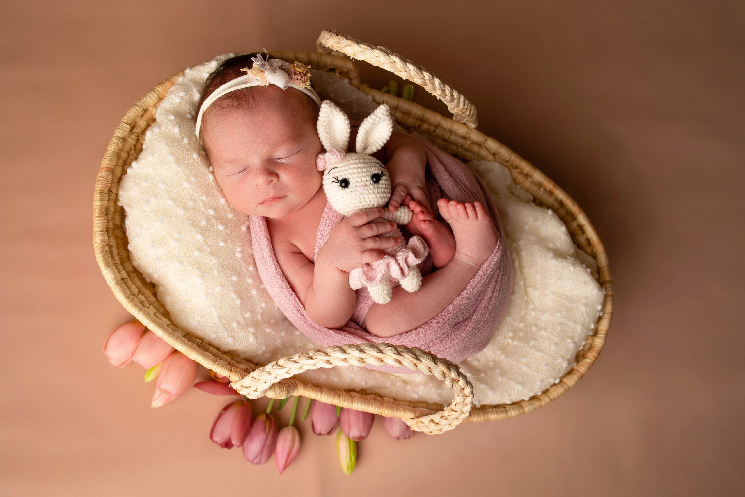 Нежная и милая фотосессия первых дней жизни Вашего ребенка в Минске. Фотограф новорождённых Минск — стоимость newborn фотосессии в Минске