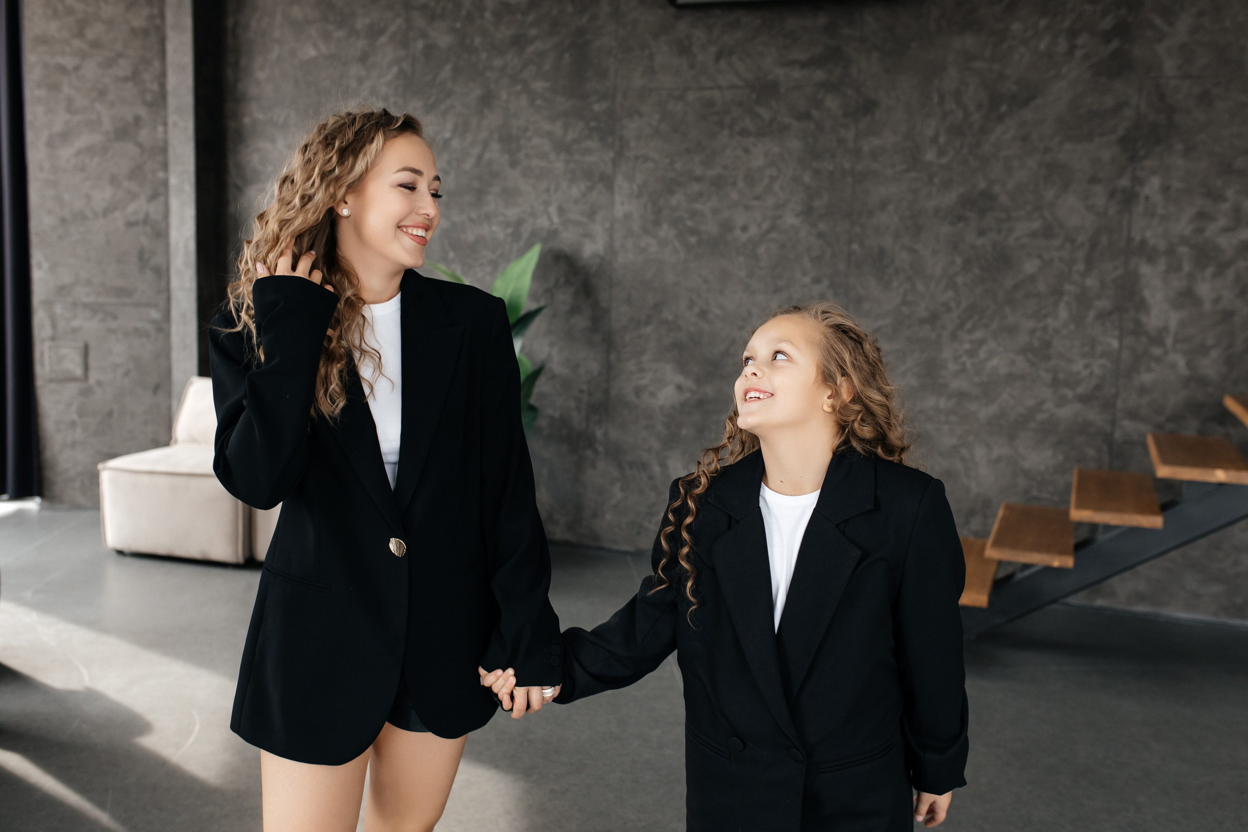 Mother & daughter. ФОТОГРАФ