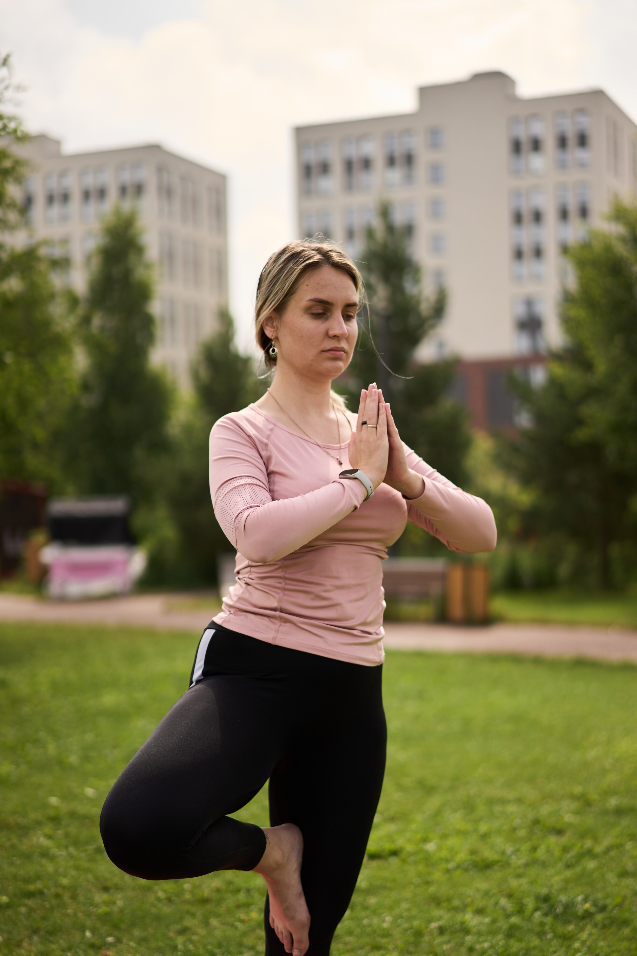 Репортажная съемка занятия йоги в парке. Фотограф Екатеринбург Кокшарова Александра
